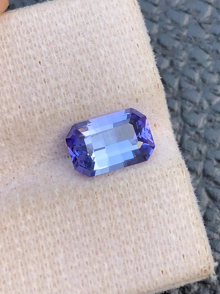 Emerald Cut Blue Sapphire Gemstone: 1.70 CT Loose Ring Stone