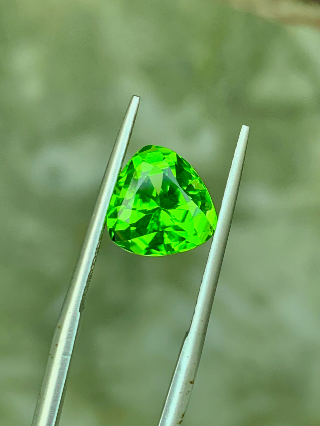 Trillion Cut Green Peridot Gemstone: Natural August Birthstone, 3.30 Cts