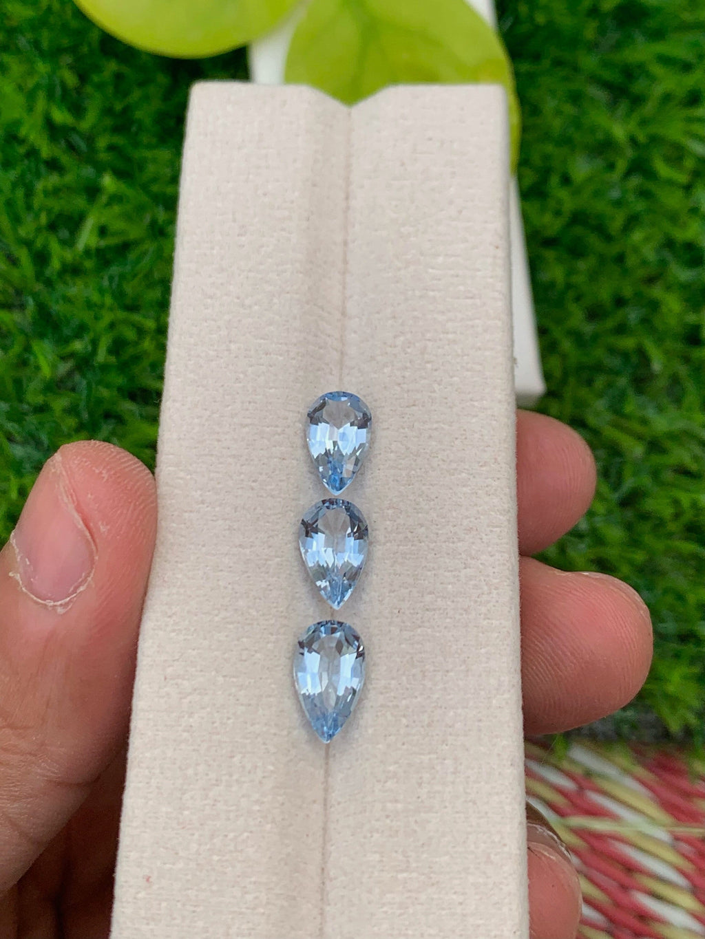 Santa Maria Blue Aquamarine Lot: VVS Pear Gemstones, Brazil, 4.30 CT