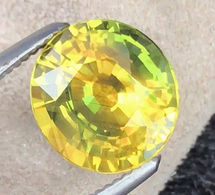 Certified Bi-Color NO HEAT Sapphire 3.17 Cts Greenish/Yellow Natural Sapphire