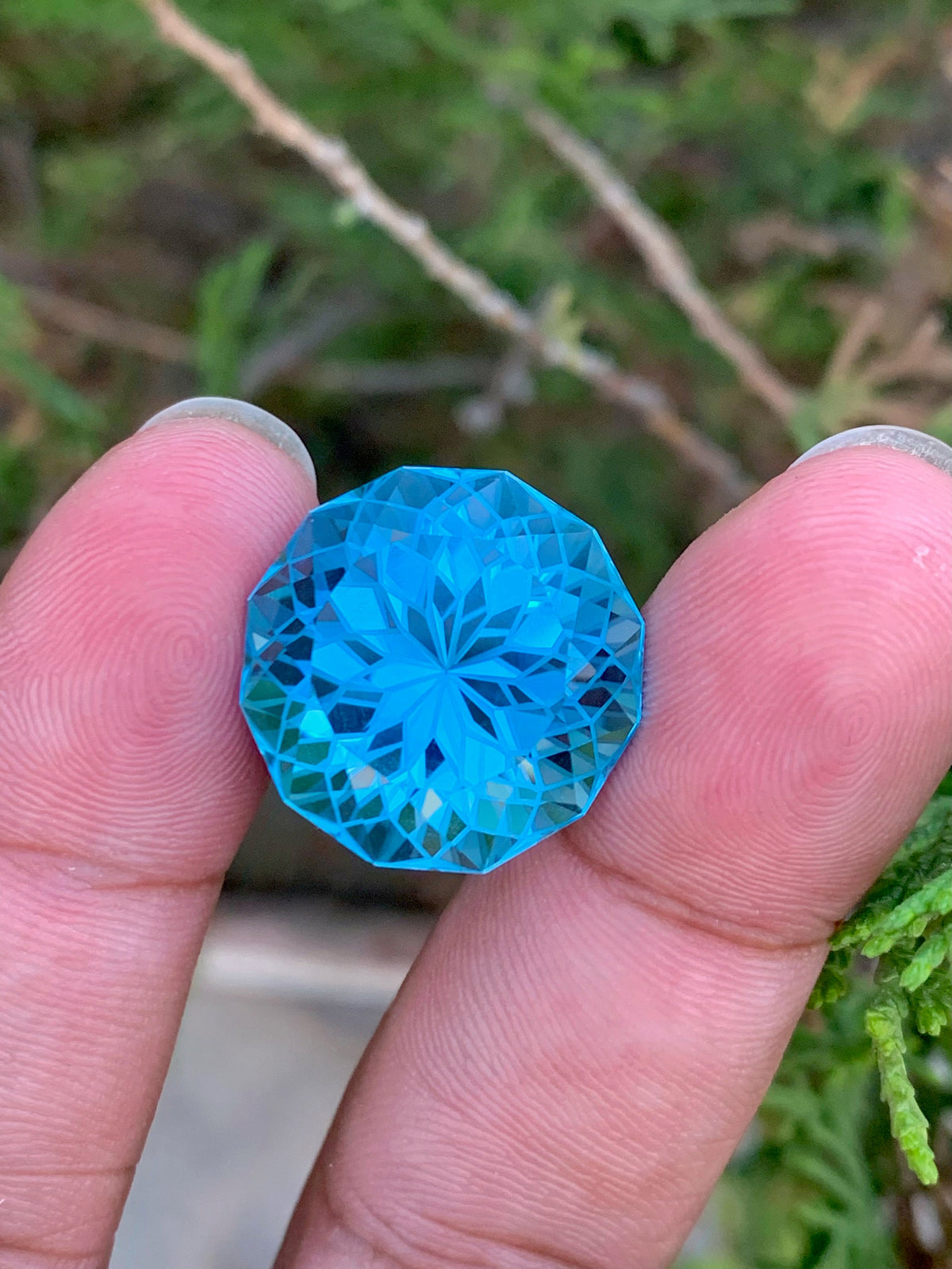 35.5 CT Swiss Blue Topaz Gemstone: Round Faceted Cut Stone