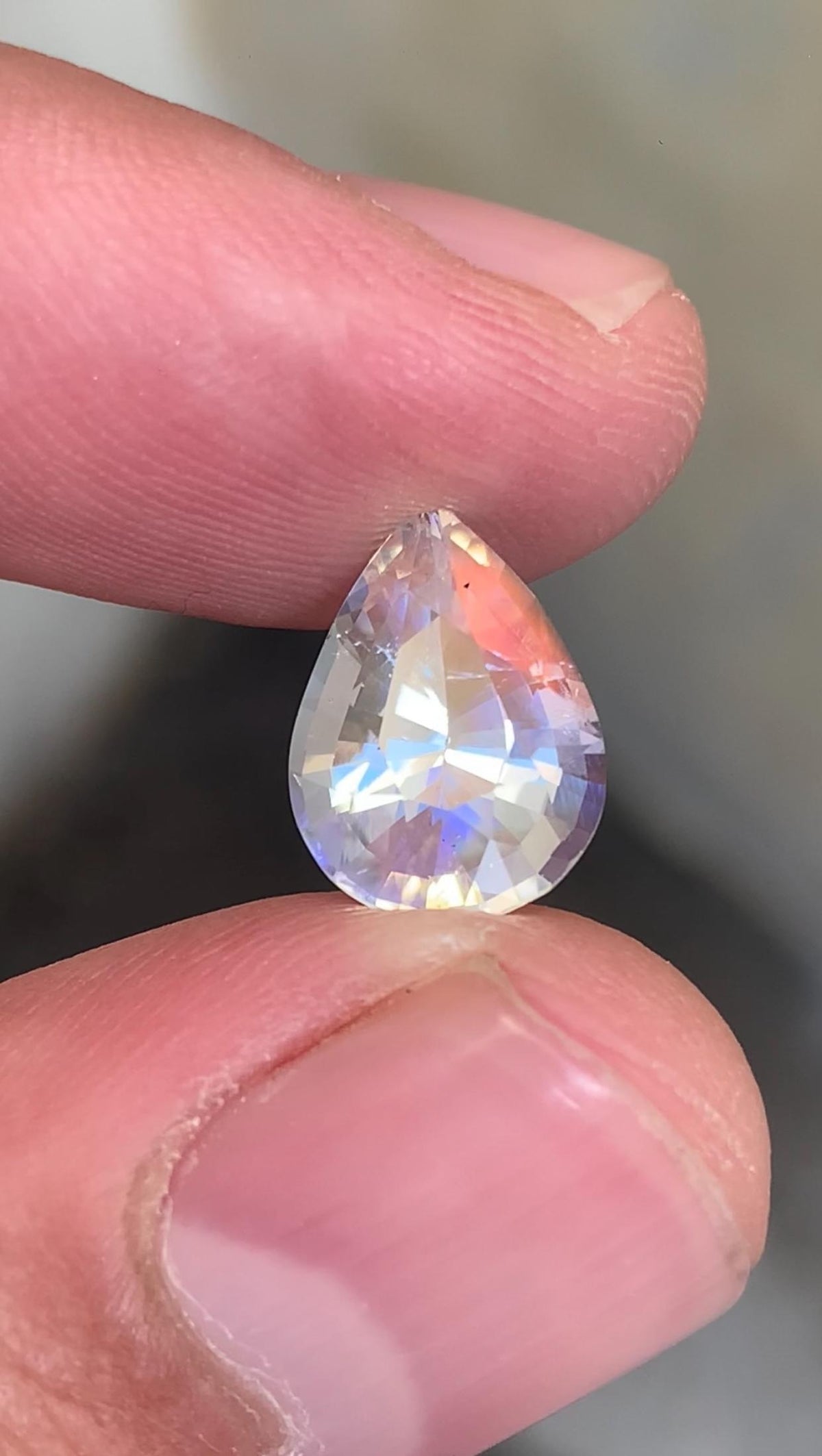 Rainbow Moonstone Gemstone: Pear Shape, VVS Clarity, Madagascar Origin