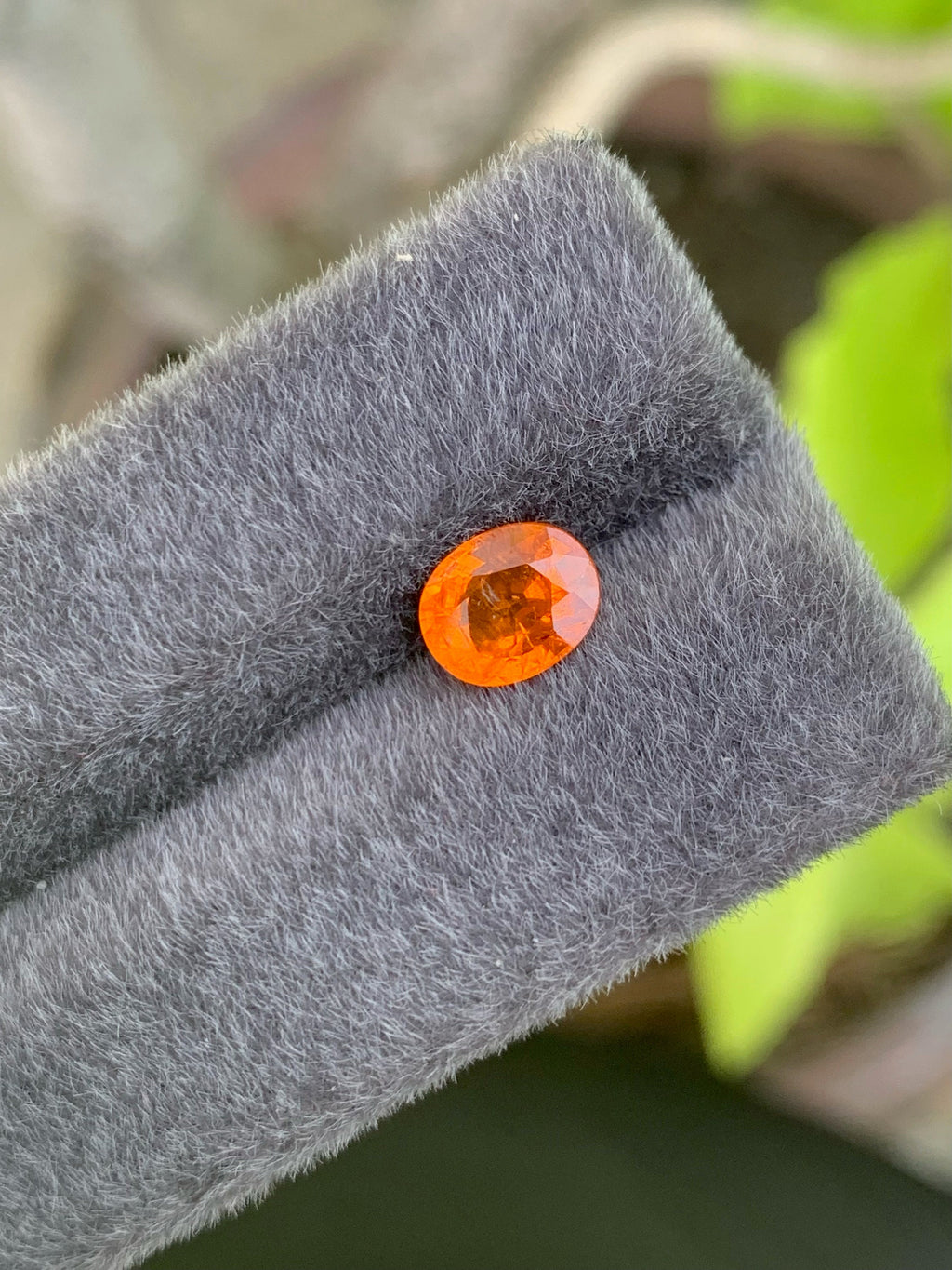 Natural Fanta Garnet Gemstone: Oval Cut, 2.30 CT, Sri Lanka