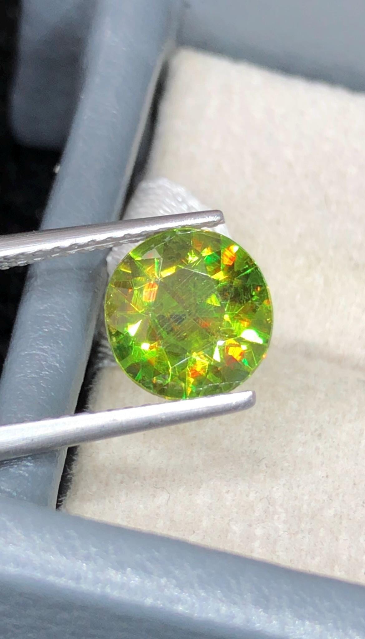 Chrome Green Sphene 2ct Round Cut From Madagascar