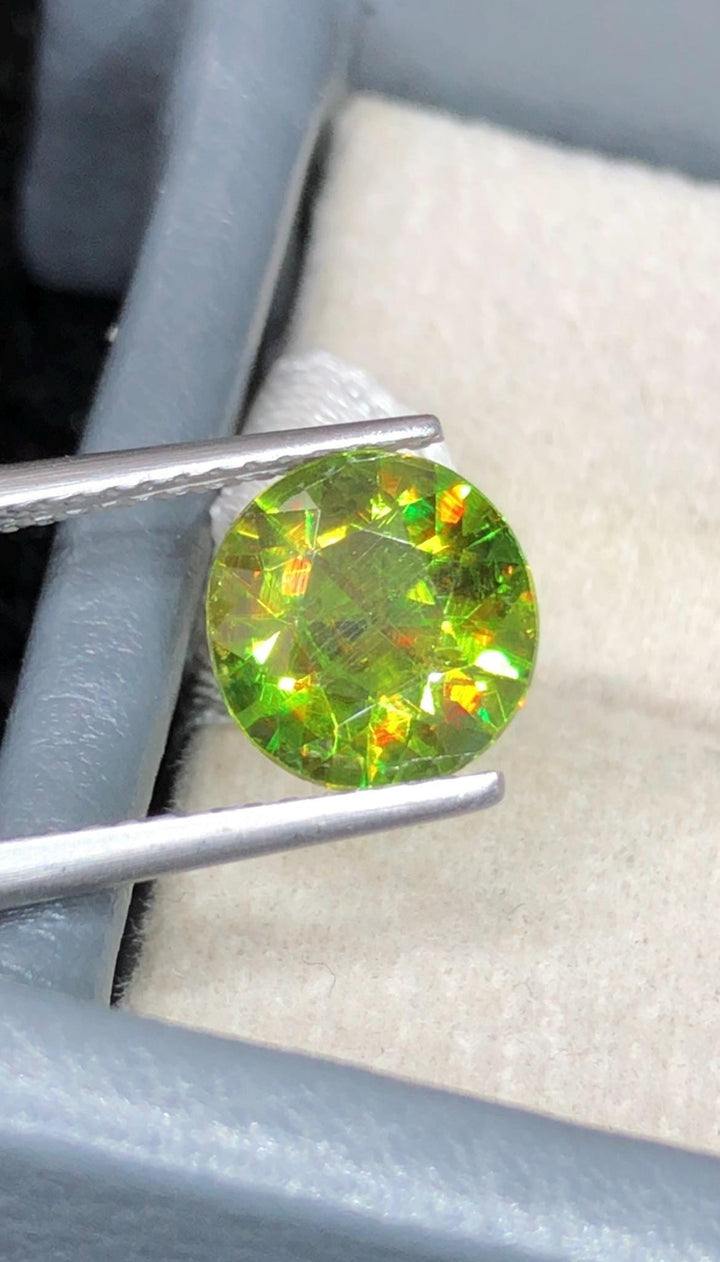Chrome Green Sphene 2ct Round Cut From Madagascar