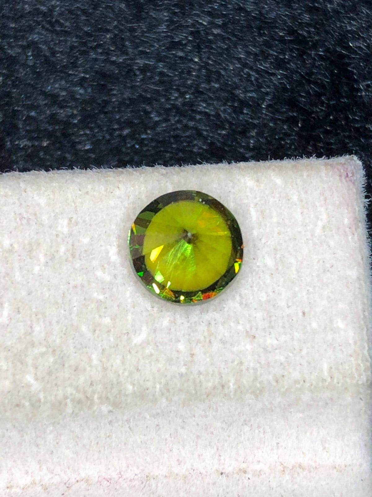 Chrome Sphene 1.05ct — Round Faceted, Skardu Pakistan