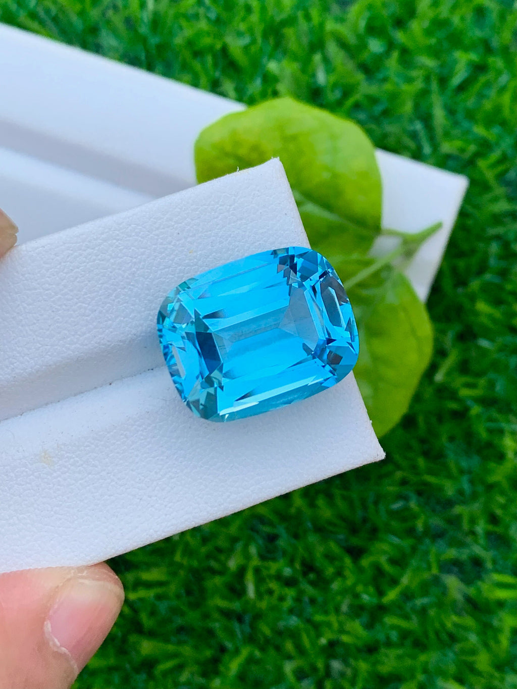 Swiss Blue Topaz Gemstone: 23.40 CT Cushion Cut Stone