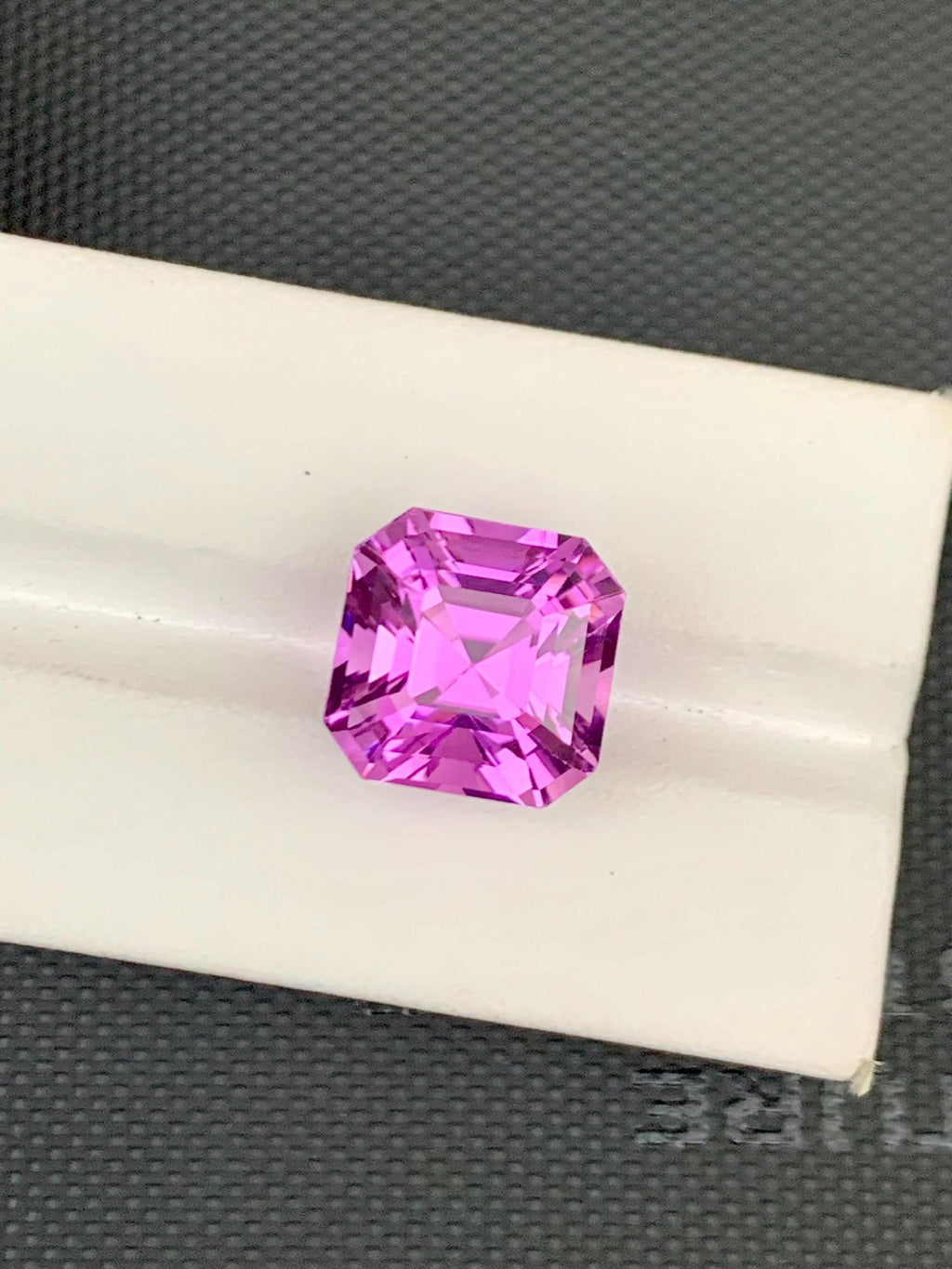 Deep Pink Kunzite Gemstone: 19.53 CT Flawless Lilac Cut Stone