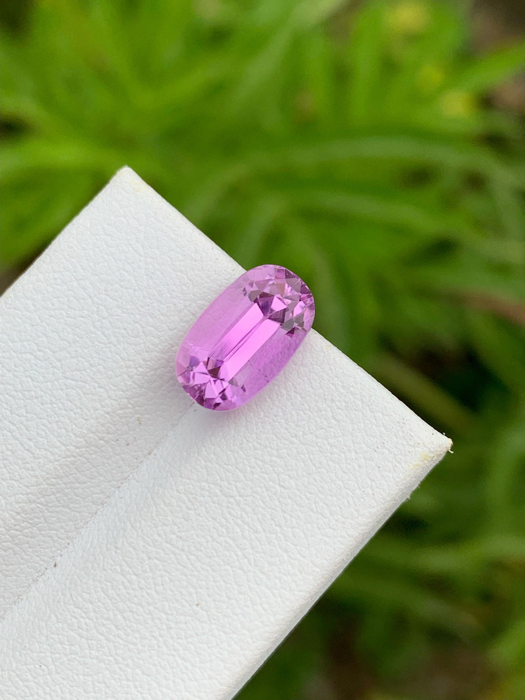 Lavender Pink Kunzite Gemstone: Oval Faceted Cut, 4.75 CT
