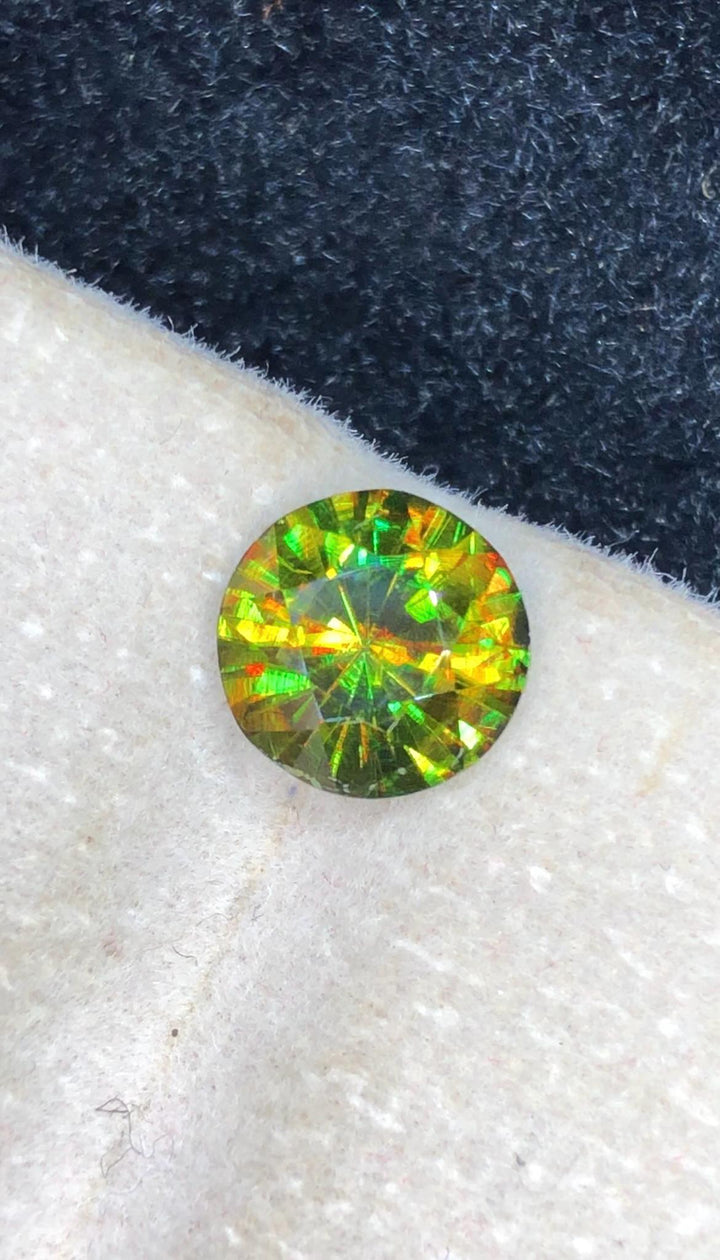 Chrome Sphene 1.90ct Round Cut – Madagascar • Full Fire