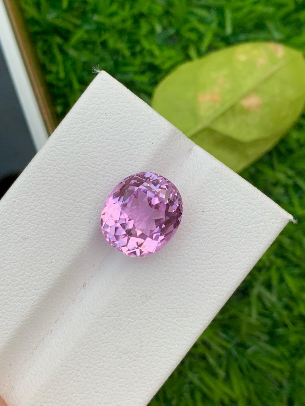 Natural Pink Kunzite Gemstone: VVS Oval Cut, 8.05 CT