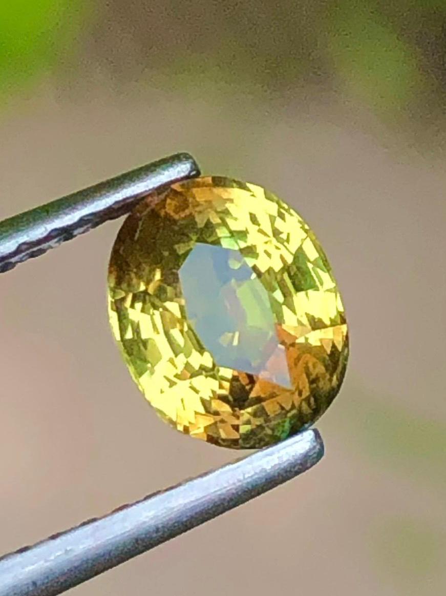 Bi-Color Sapphire Gemstone: 1.50 ct Natural Corundum, Faceted Jewelry Stone