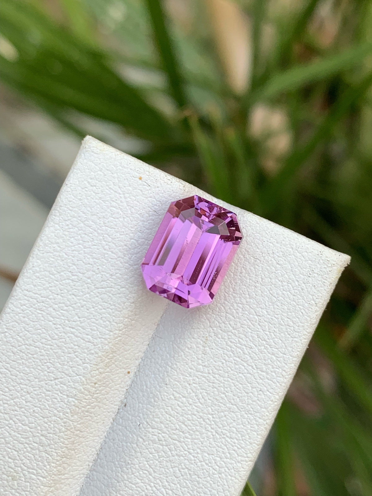 Lilac Pink Kunzite Gemstone: Emerald Cut, 7.00 CT