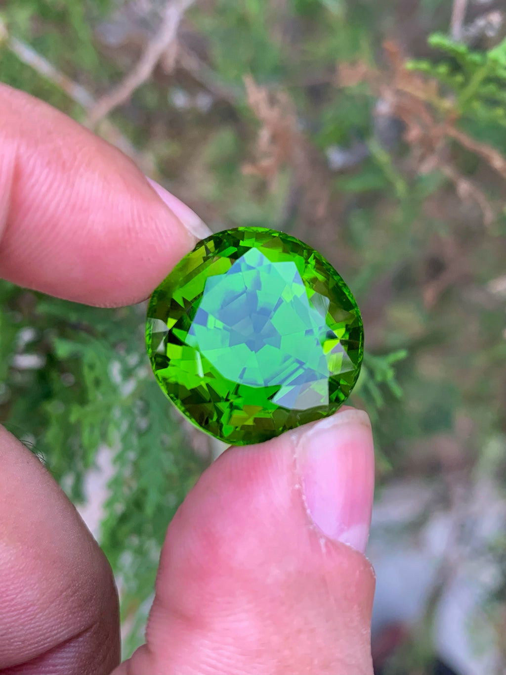 Olive Green Peridot Gemstone: Round Cut Natural Stone, 37.30 CT