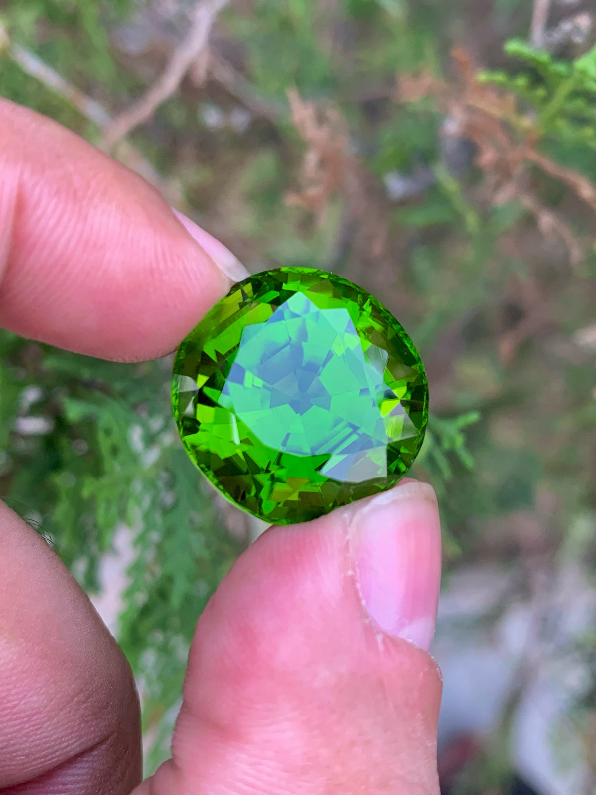 Olive Green Peridot Gemstone: Round Cut Natural Stone, 37.30 CT