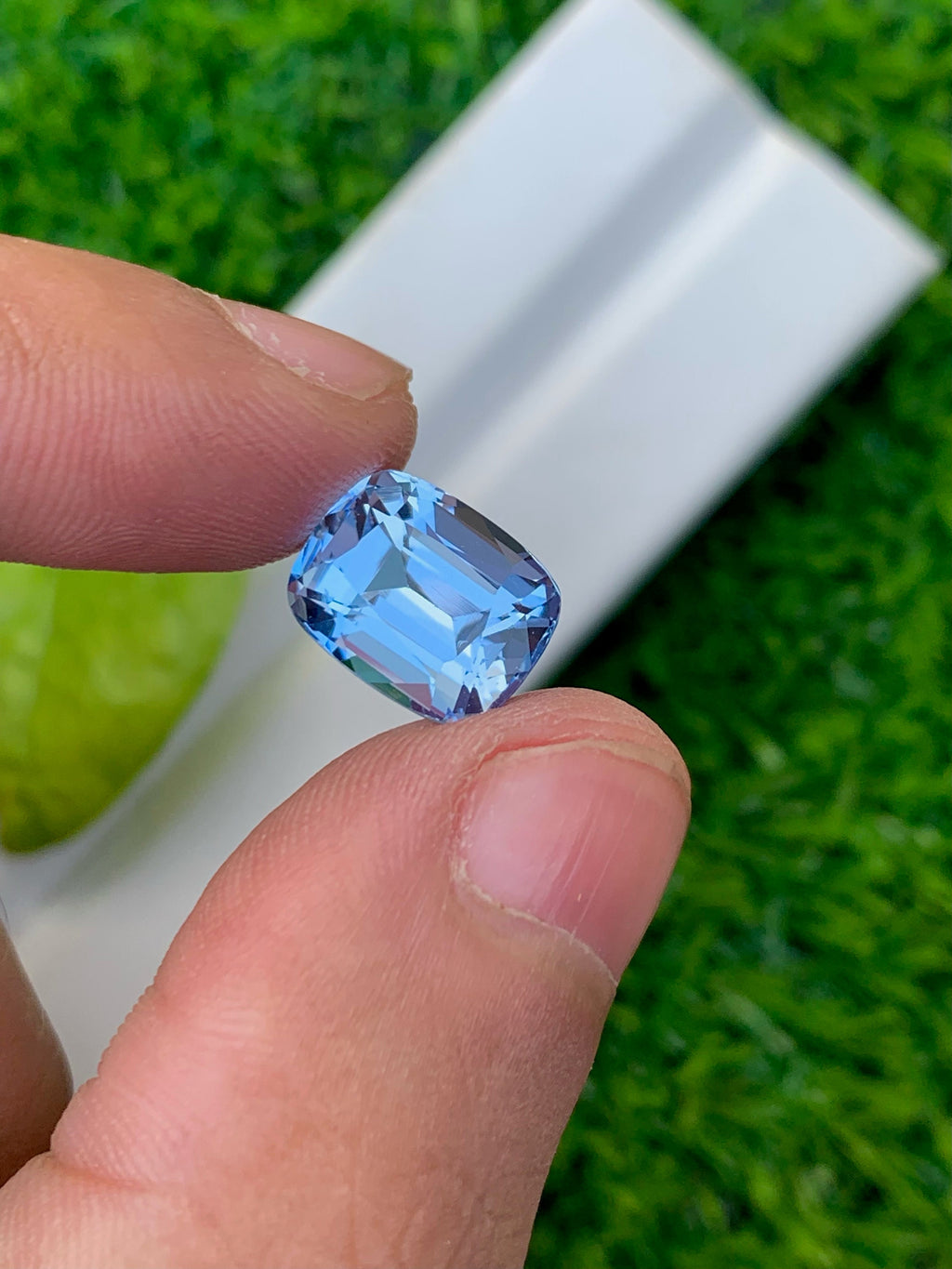 Santa Maria Blue Aquamarine: 5.40 CT VVS Cushion Cut Gemstone