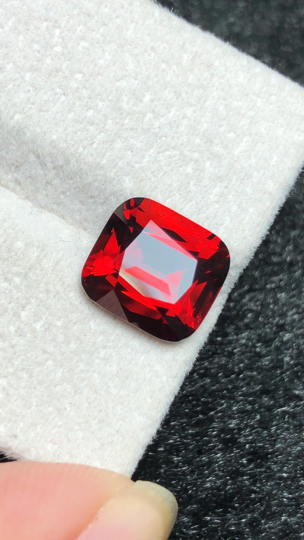 Tanga Mine Rhodolite Garnet 4.19ct Cushion Cut – Raspberry-Tone Tanzanian Gemstone