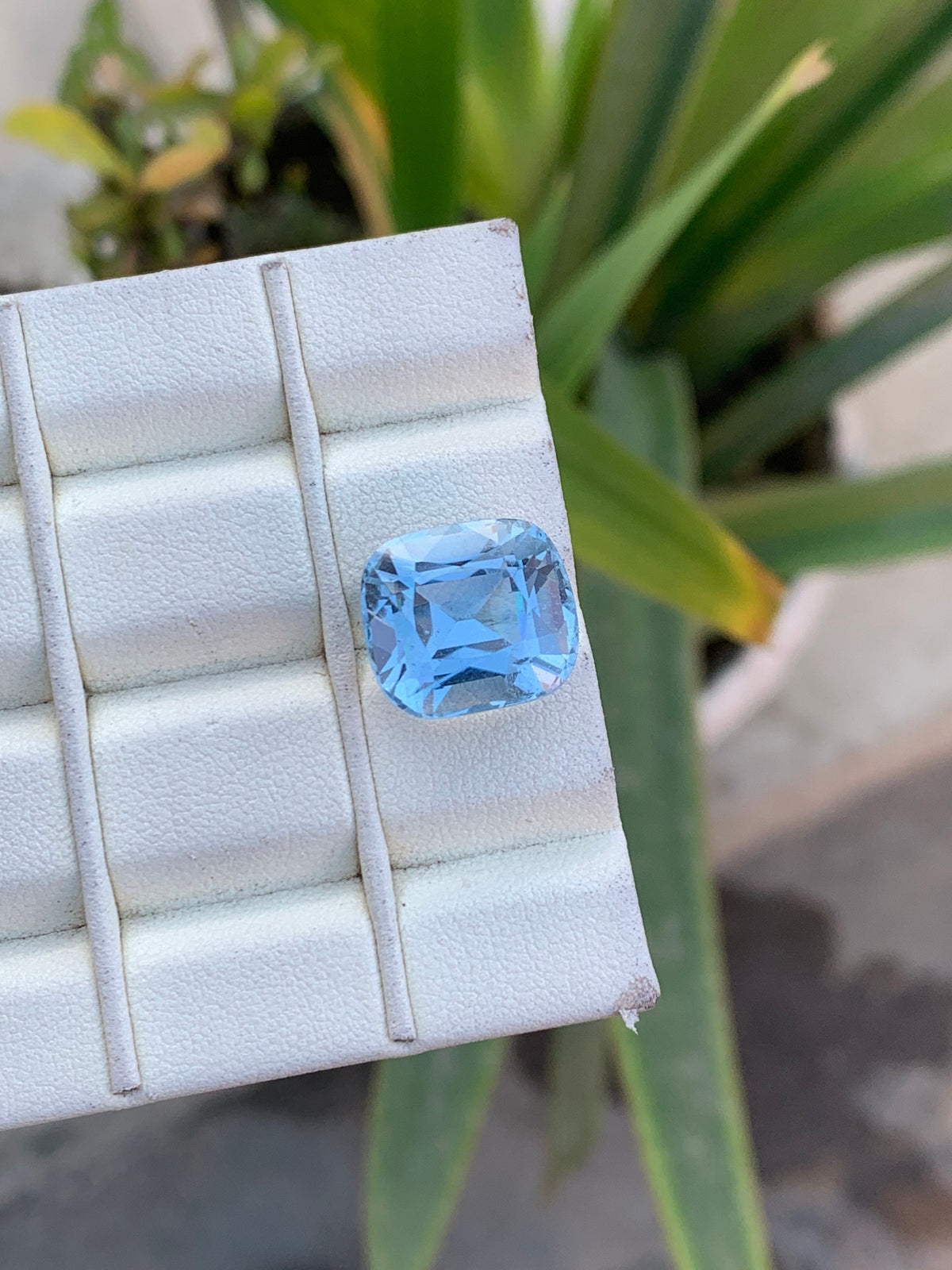 Santa Maria Aquamarine Gemstone: 12.80 ct Cushion Cut Blue Beryl