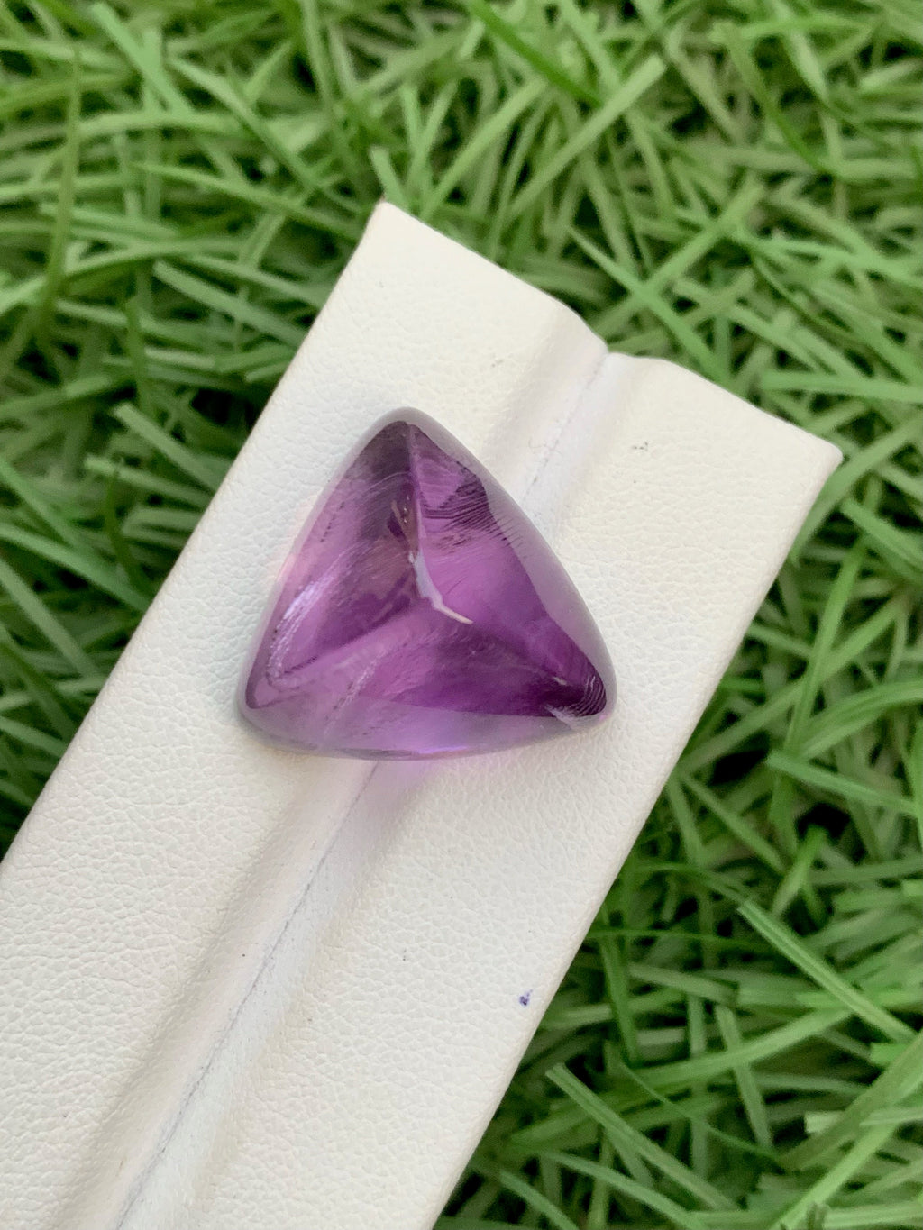 Deep Purple Amethyst Sugarloaf Cabochon: Natural Gemstone (40.10 Carat)