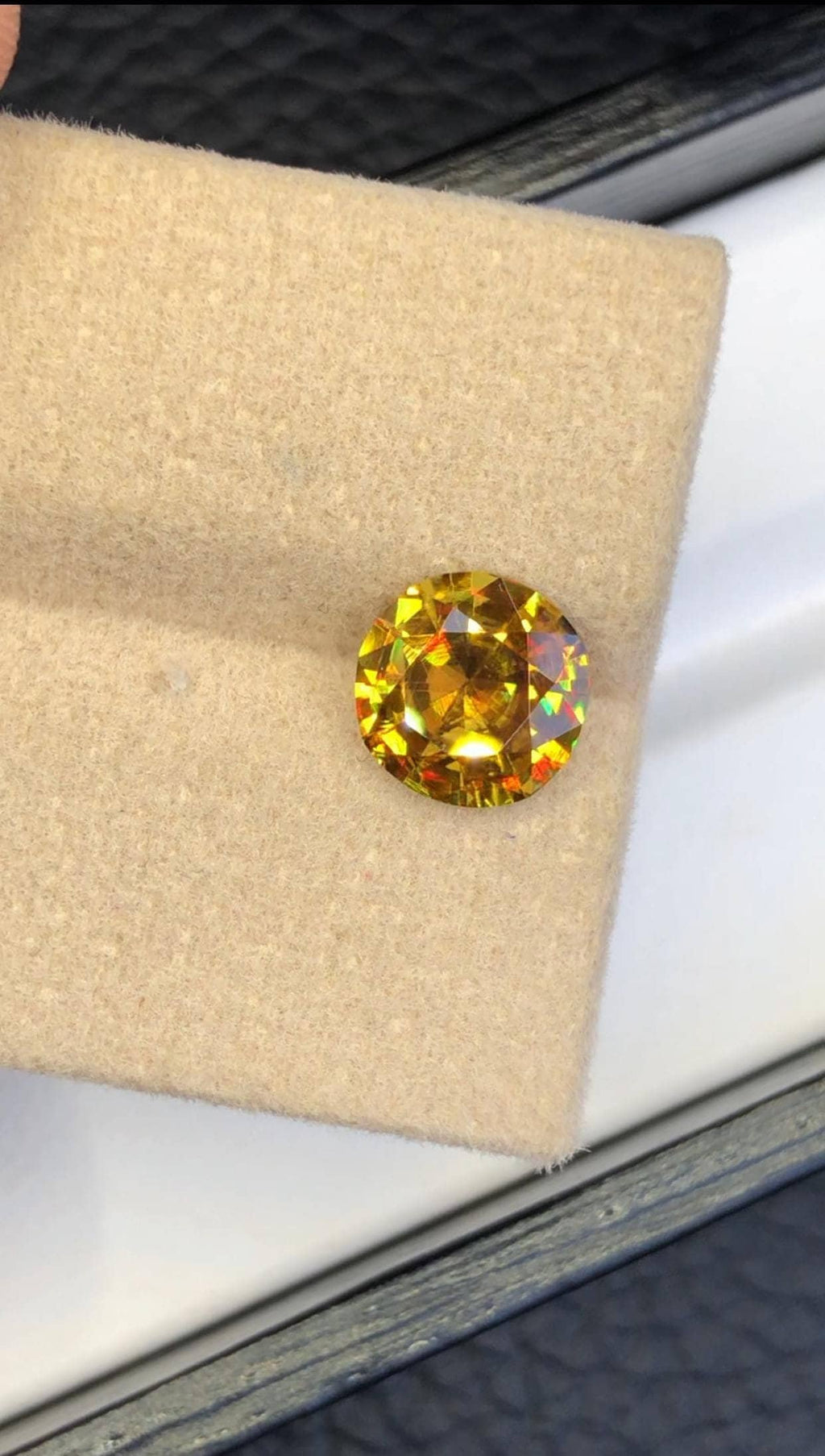 Trichroic Sphene Gemstone: 1.90 CT Round Cut, Zagi Mine