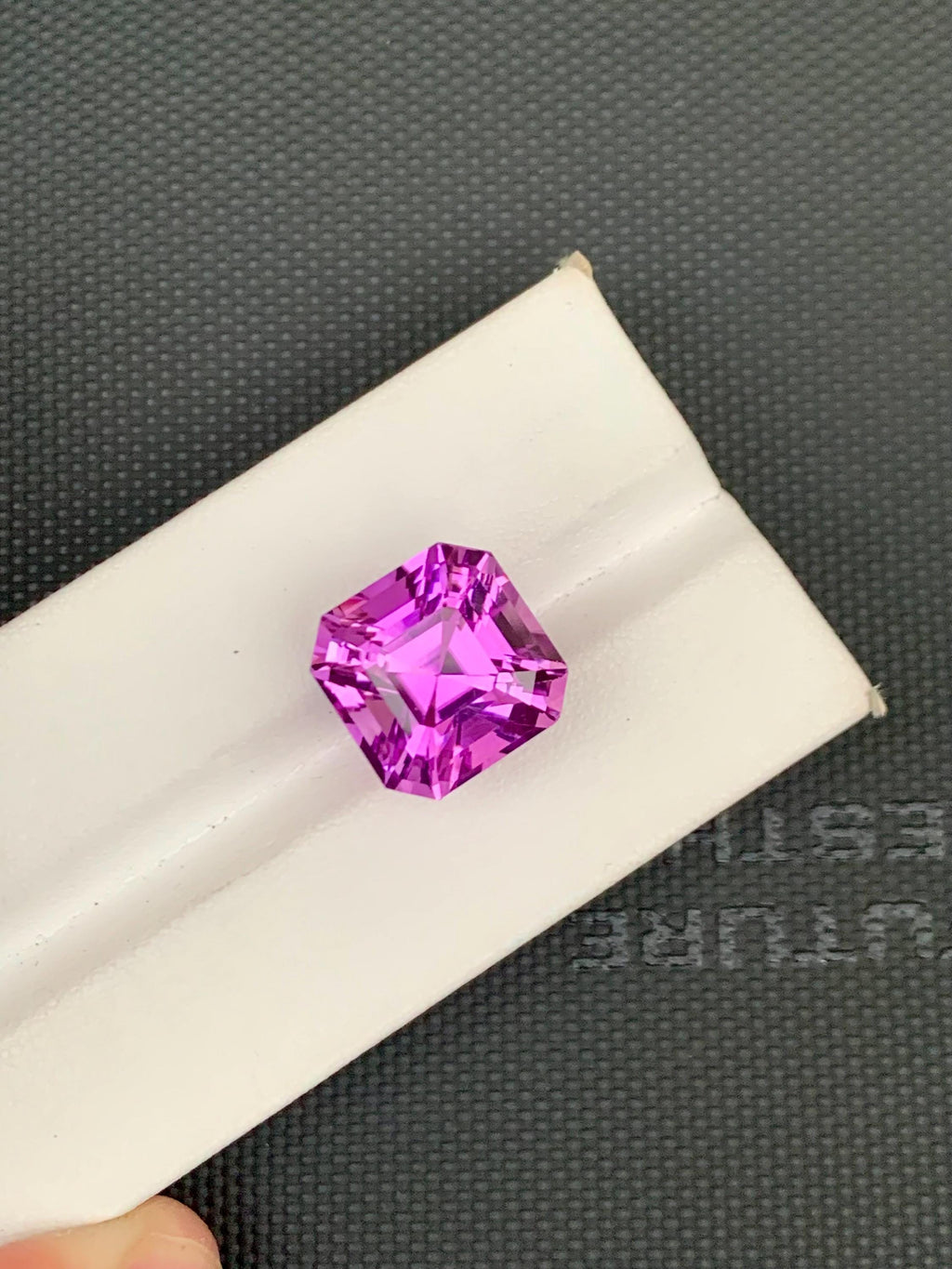 Deep Pink Kunzite Gemstone: 19.53 CT Flawless Lilac Cut Stone