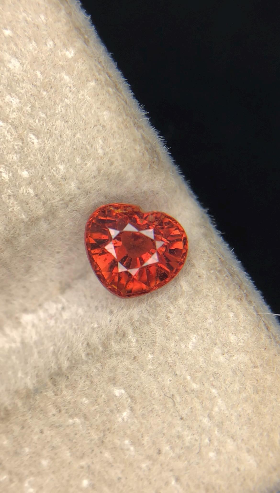 Padparadscha Sapphire 1.04 ct Heart Cut 5.95 × 5.30 × 3.98 mm Madagascar — Certified Pink-Orange