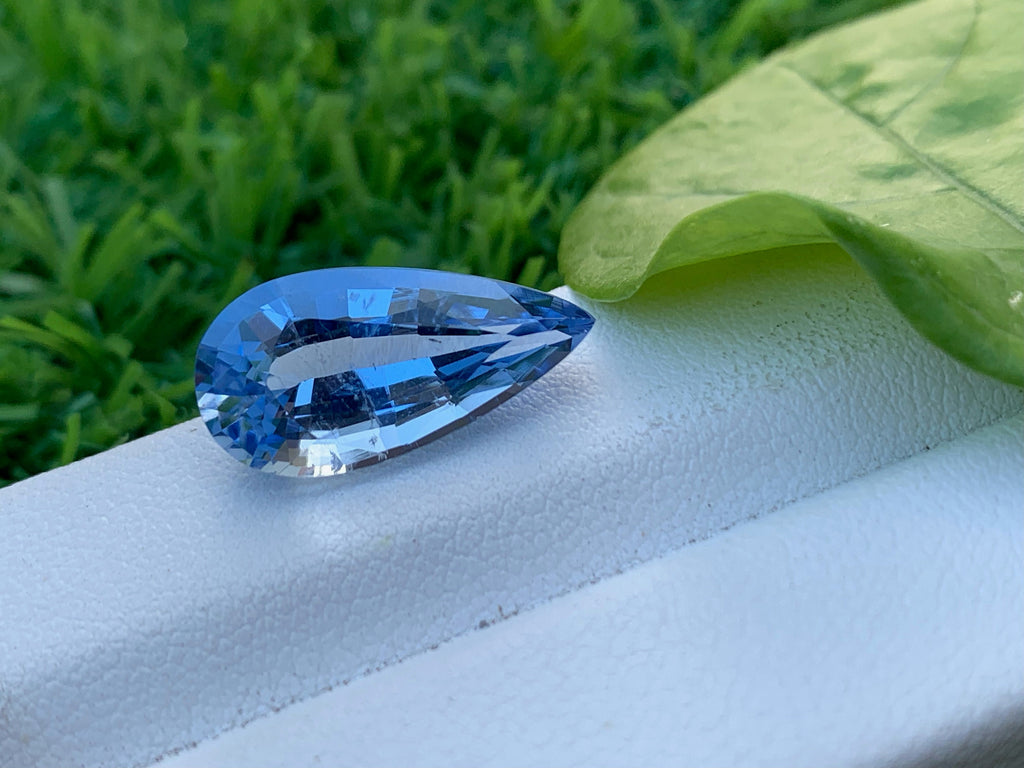 Santa Maria Aquamarine Gemstone: 6.55 Carat Pear Cut, Loupe Clean