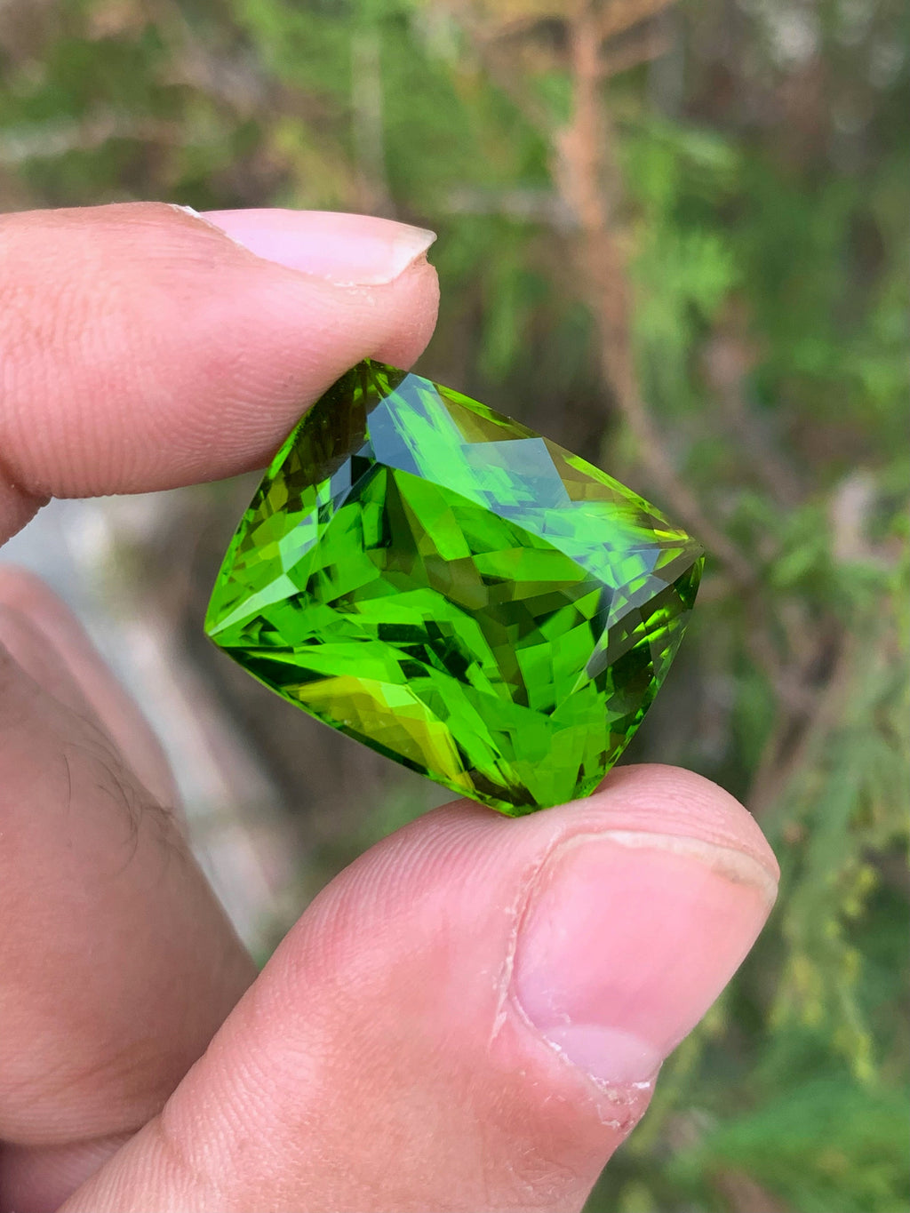 Lime Green Peridot Gemstone: 38.35 CT Round Cushion Cut, August Birthstone