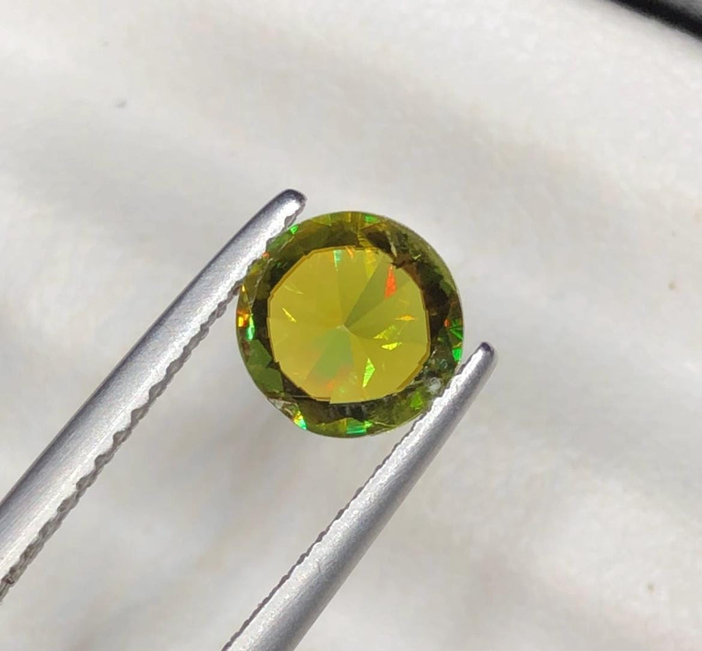 Yellow Sphene 1.00 Carat Round Cut Gemstone from Pakistan – Full Fire Sparkle