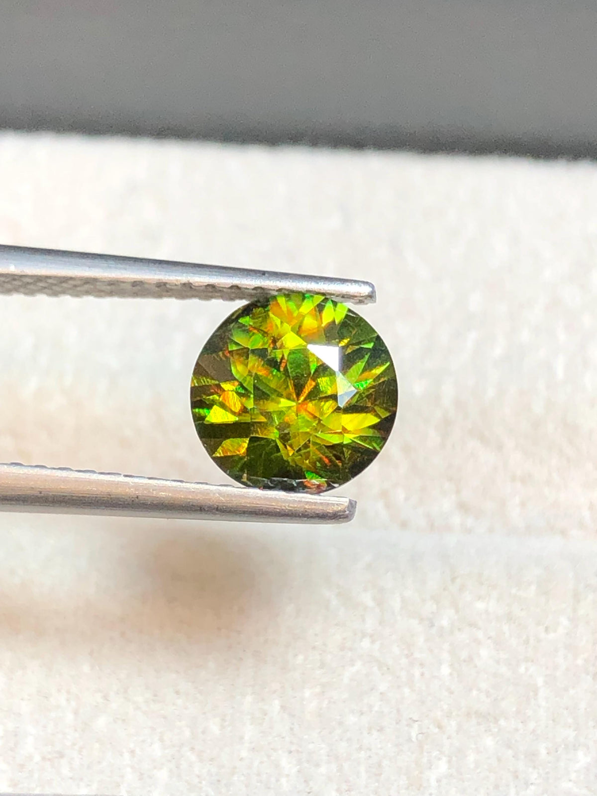 Chrome Sphene 1.55ct Round Cut – Madagascar • Full Fire