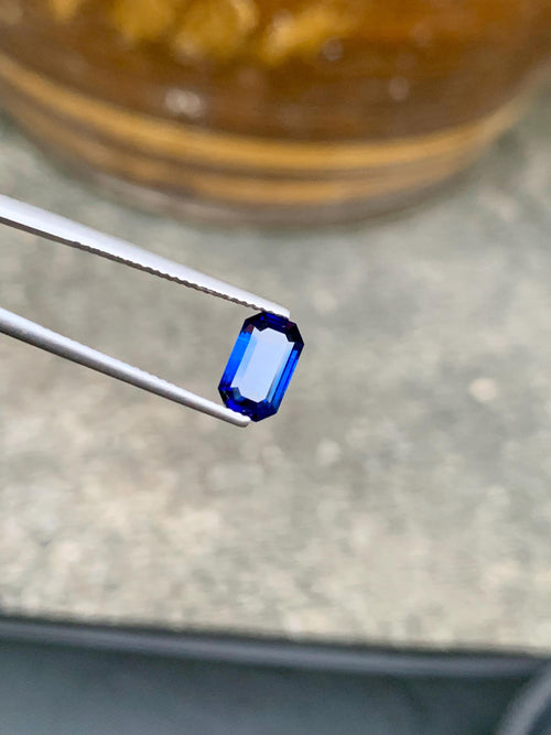 2.20 CT Royal Blue Sapphire Gemstone: Cushion Cut, Jewelry Stone