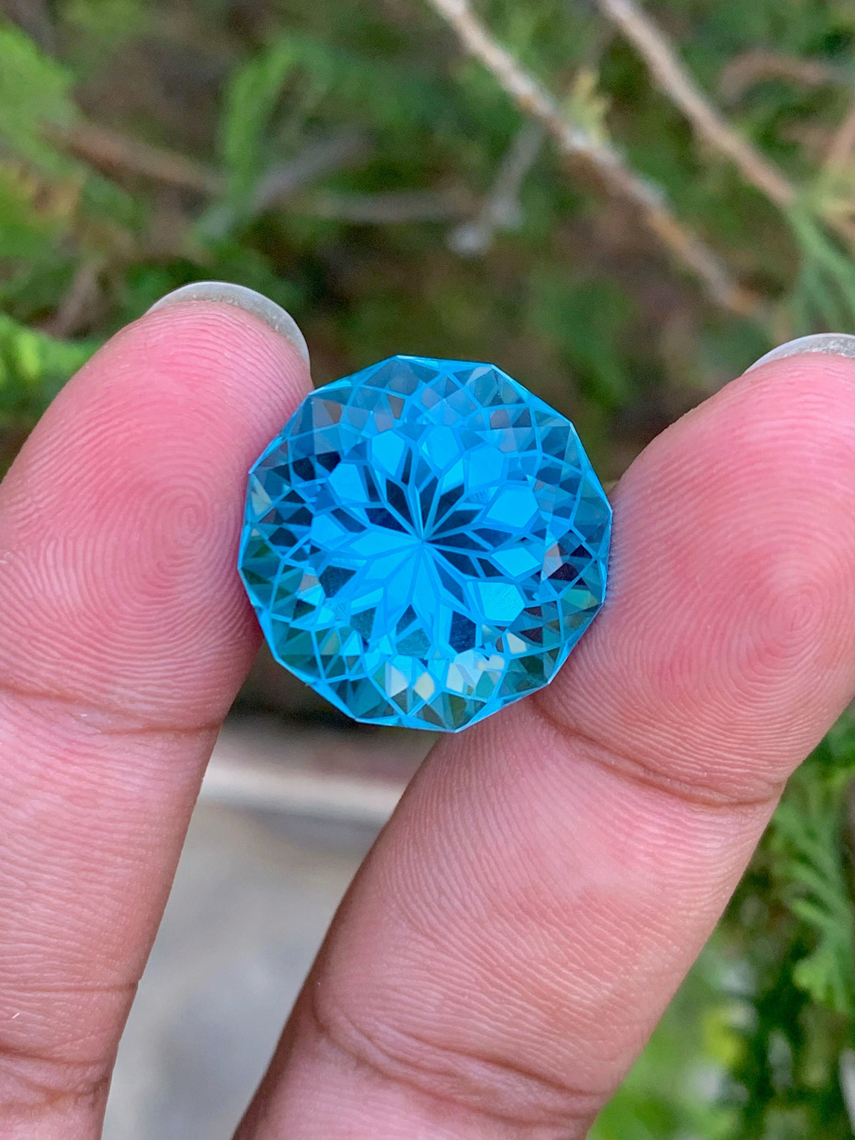 35.5 CT Swiss Blue Topaz Gemstone: Round Faceted Cut Stone