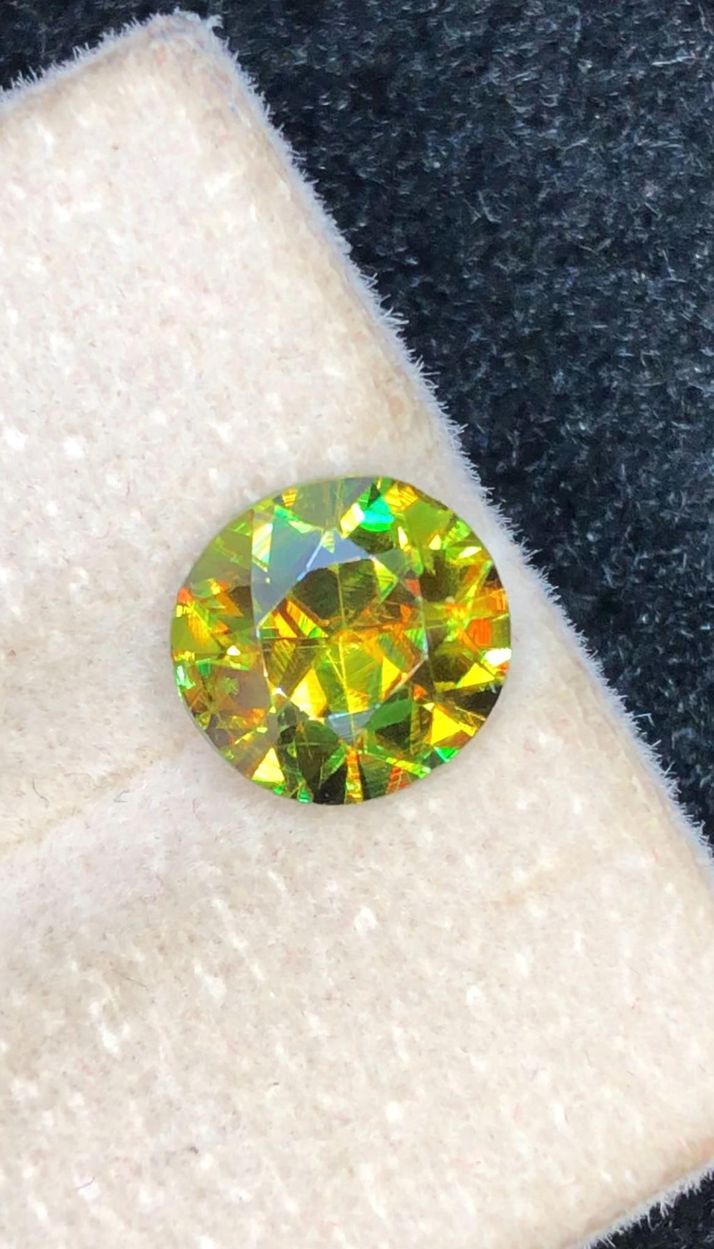 Chrome Sphene 2.15ct Round Cut – Madagascar • Full Fire