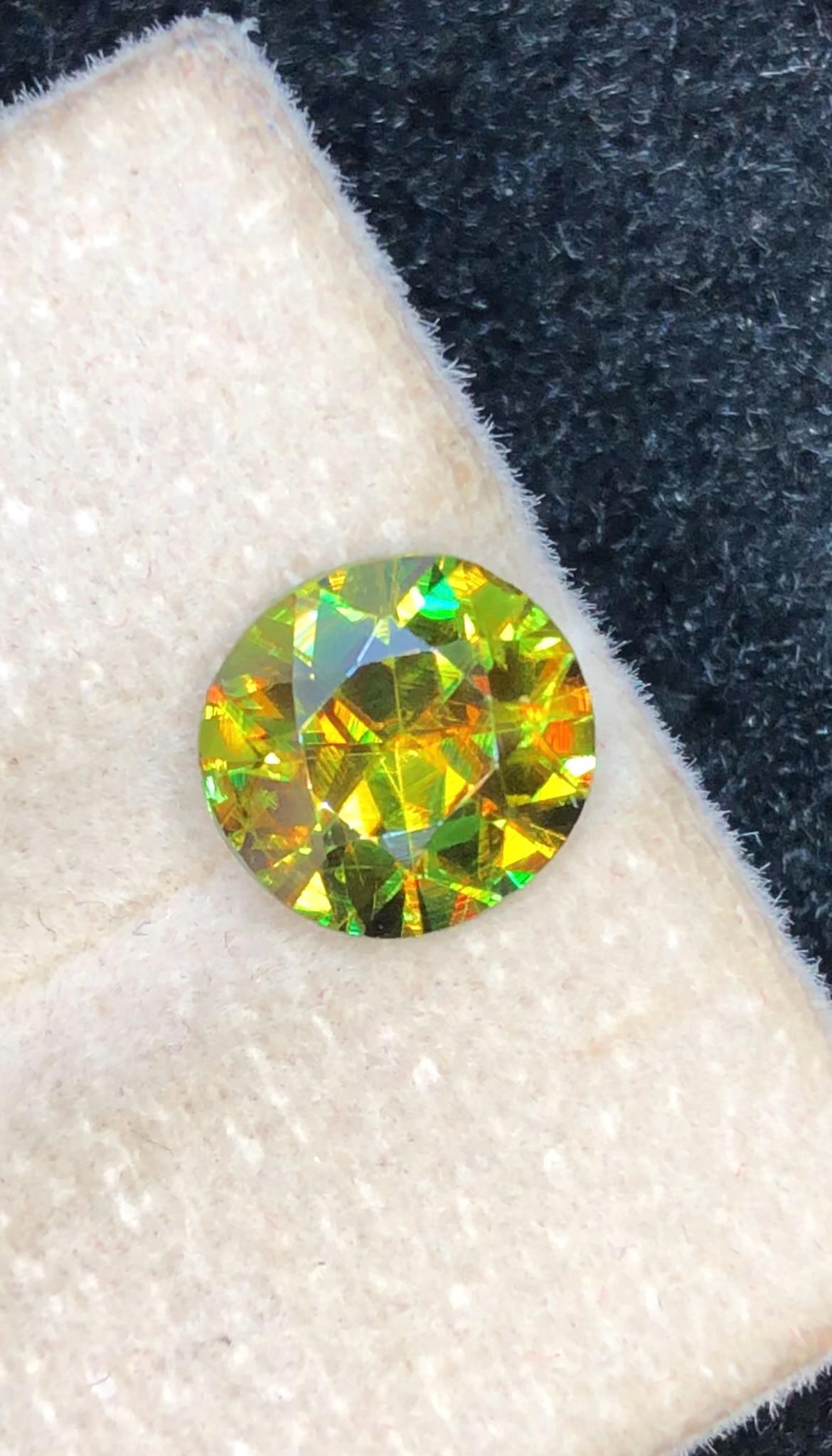 Chrome Sphene 2.15ct Round Cut – Madagascar • Full Fire