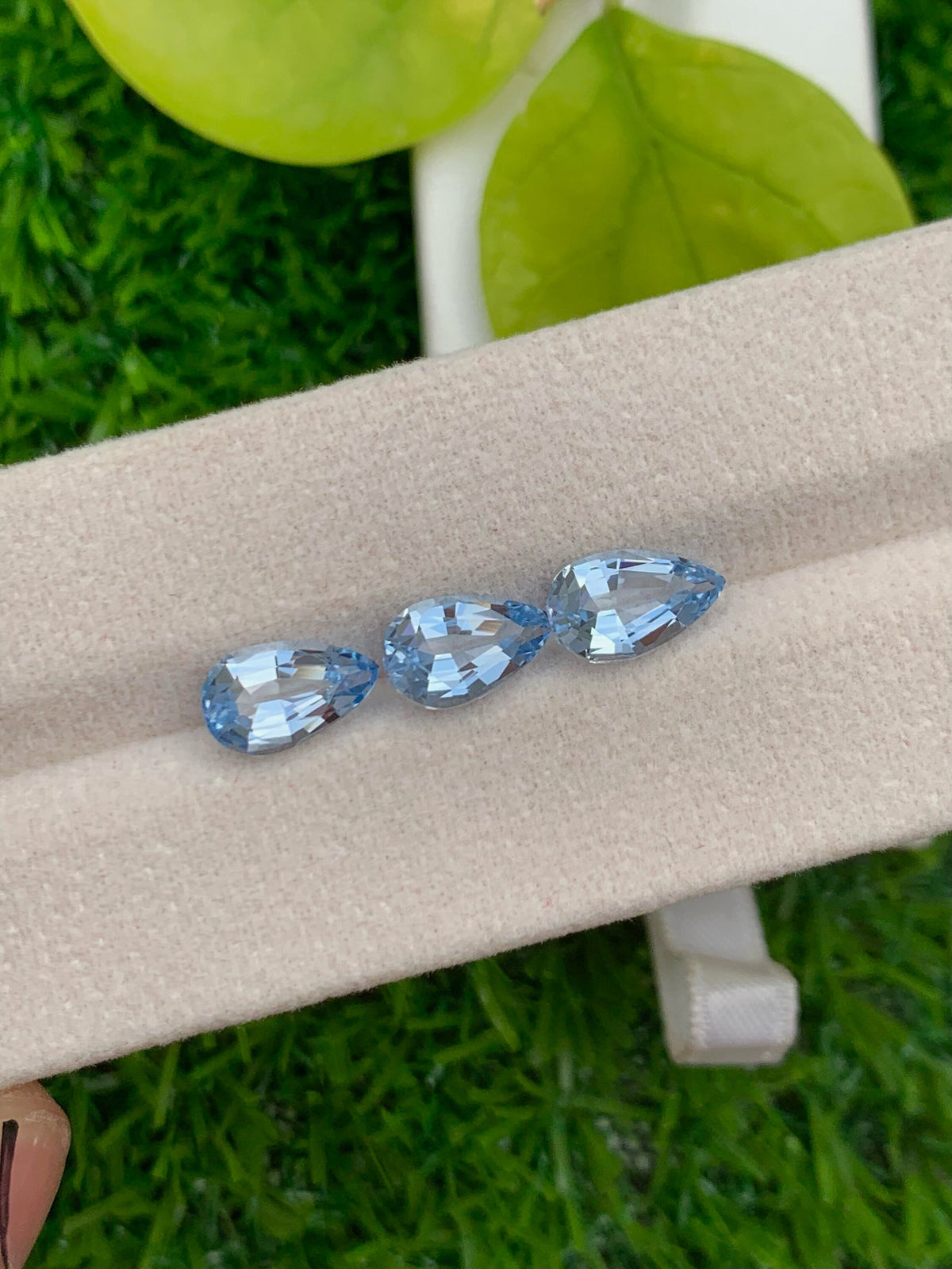Santa Maria Blue Aquamarine Lot: VVS Pear Gemstones, Brazil, 4.30 CT