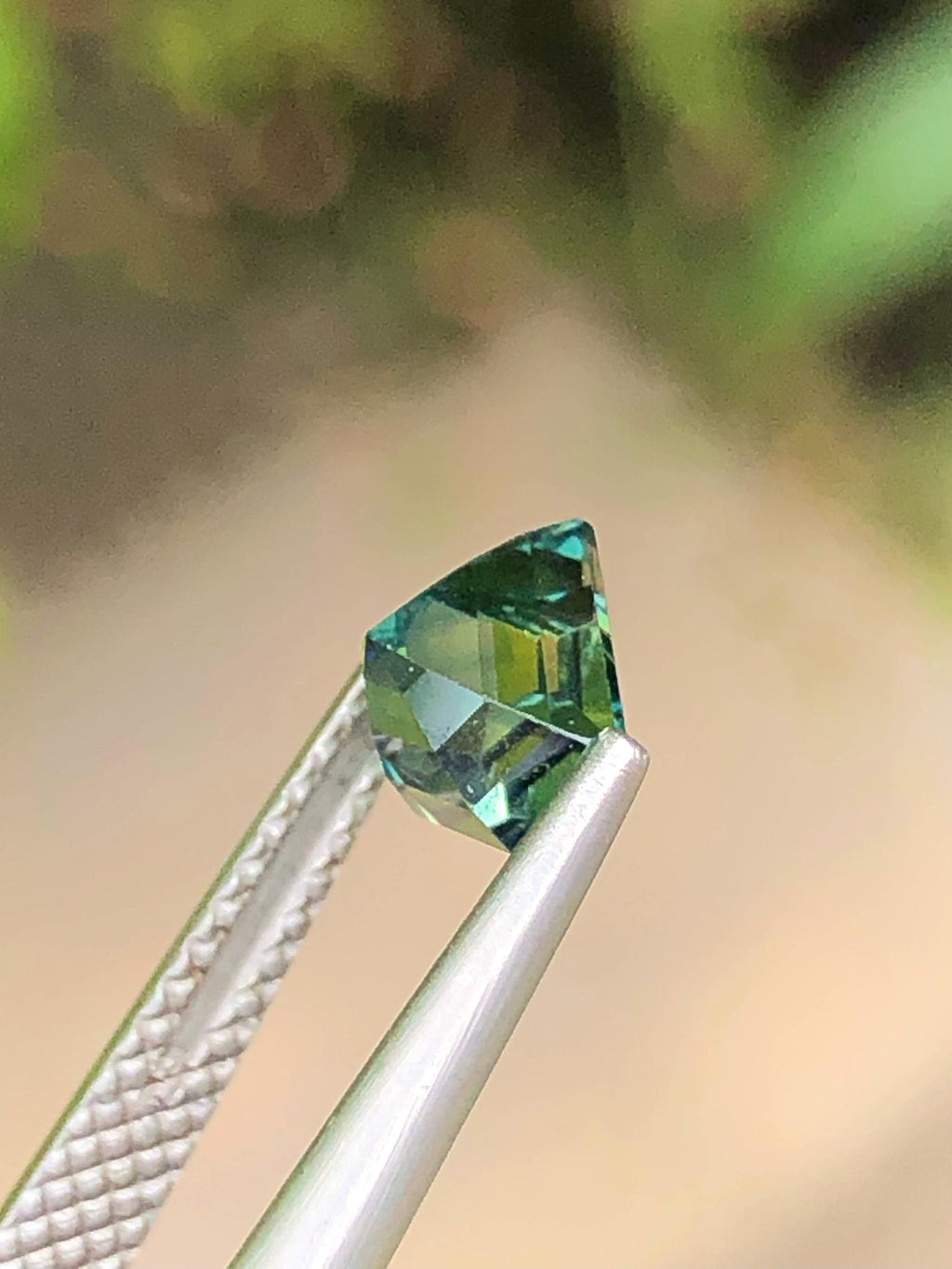 Teal Parti Sapphire 1.00 Carat Oval Cut – 6.80x5.50x3.70mm – Sri Lanka
