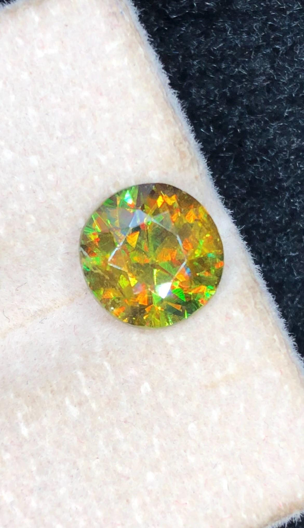 Chrome Sphene 1.90ct Round Cut – Skardu Pakistan • Full Fire
