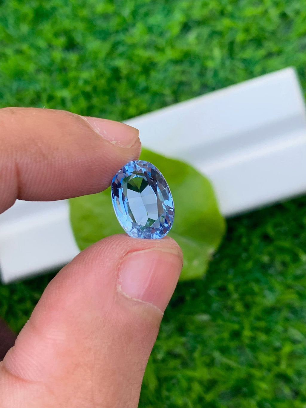 Santa Maria Aquamarine Gemstone: 5.25 CT Deep Blue Oval Cut Stone