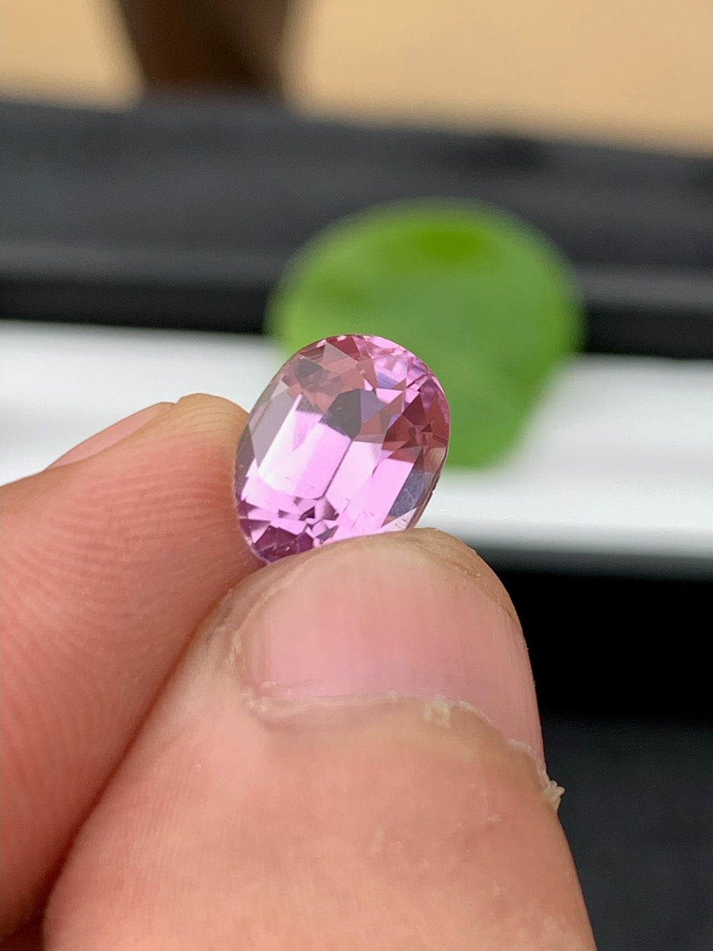 Lilac Pink Kunzite Gemstone: Flawless Oval Cut, 4.10 CT