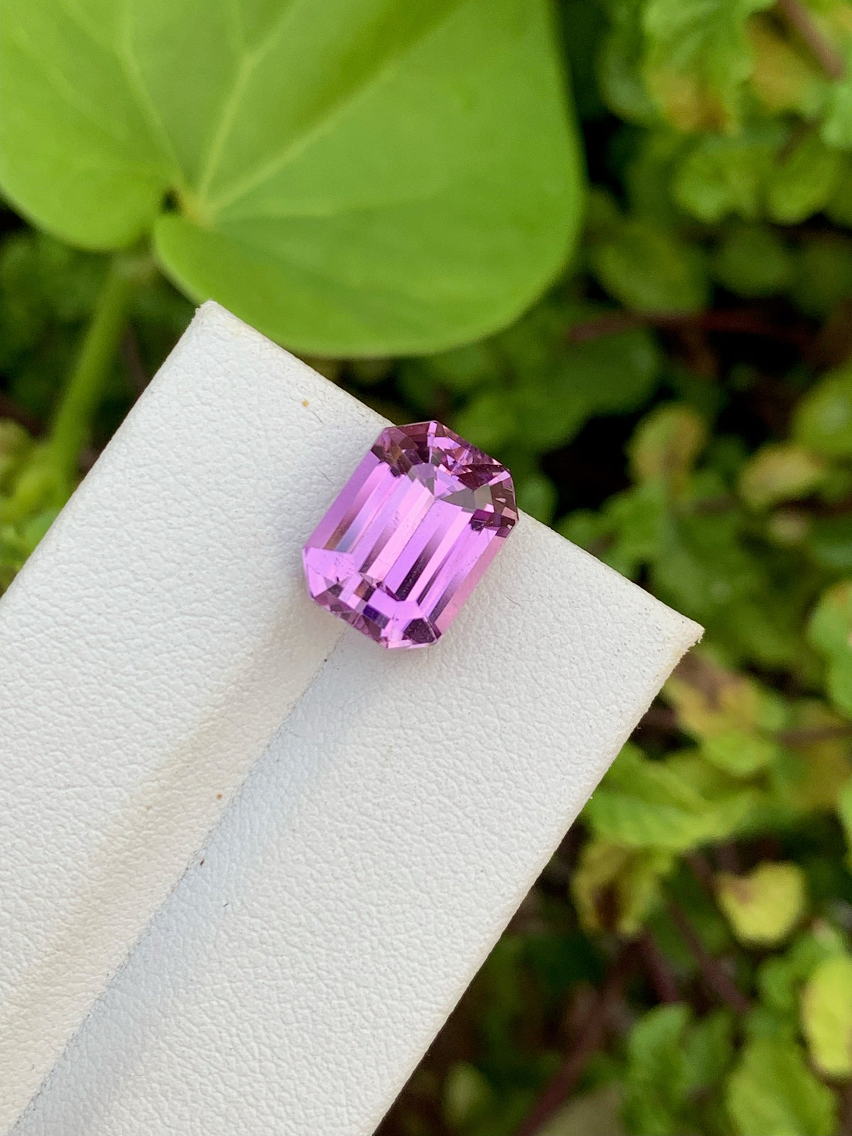 Lilac Pink Kunzite Gemstone: Emerald Cut, 7.00 CT