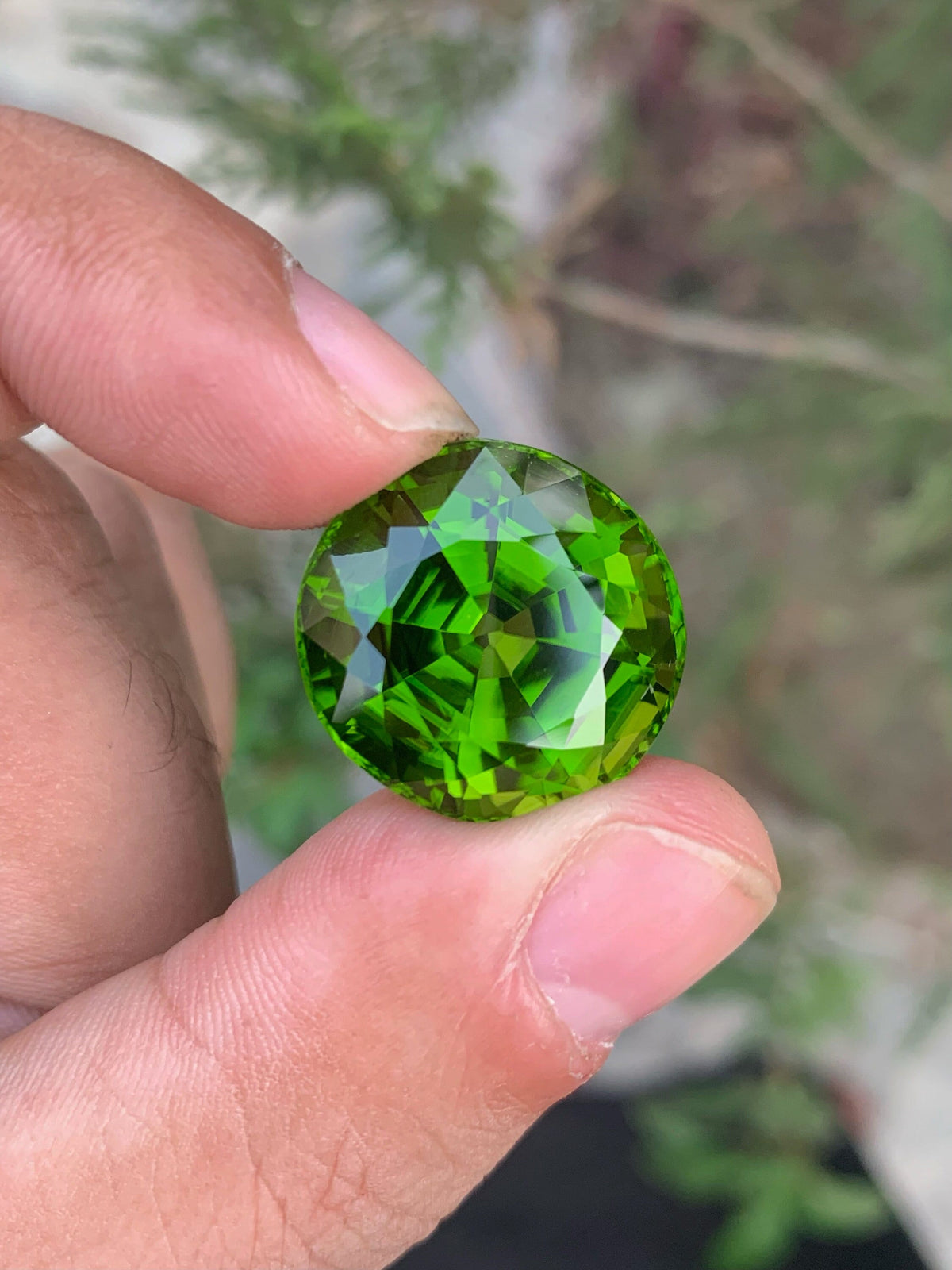 Olive Green Peridot Gemstone: Round Cut Natural Stone, 37.30 CT
