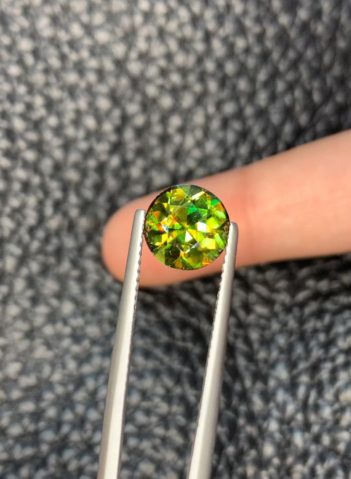 Chrome Sphene 2.20ct Round Cut — Skardu, Pakistan | Strong Fire, Brilliant Facet