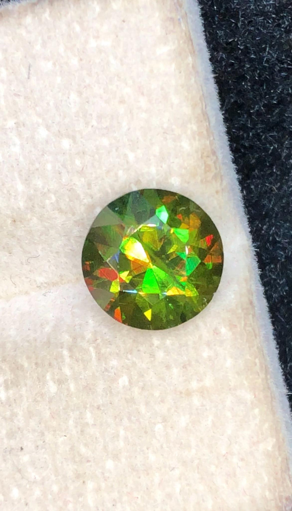 Chrome Sphene 2.20ct Round Cut – Madagascar • Full Fire