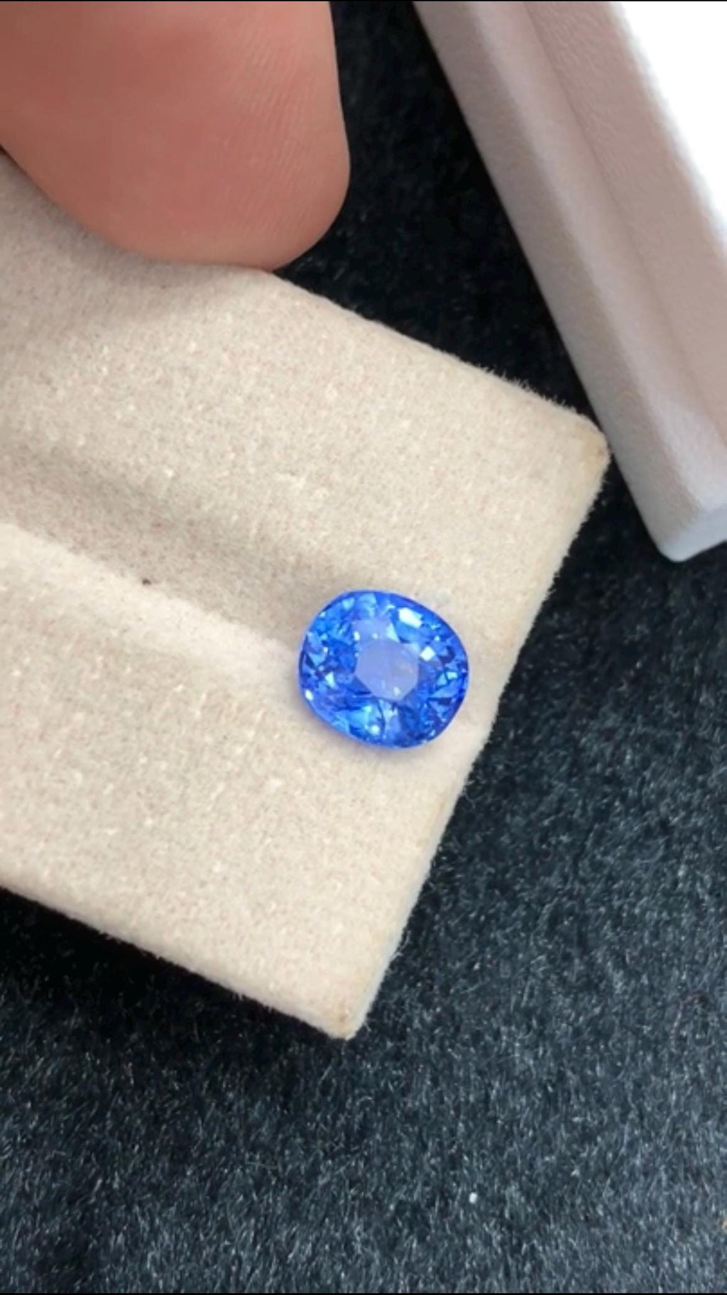 Cornflower Blue Sapphire 3.13ct Oval Cut – Sri Lanka