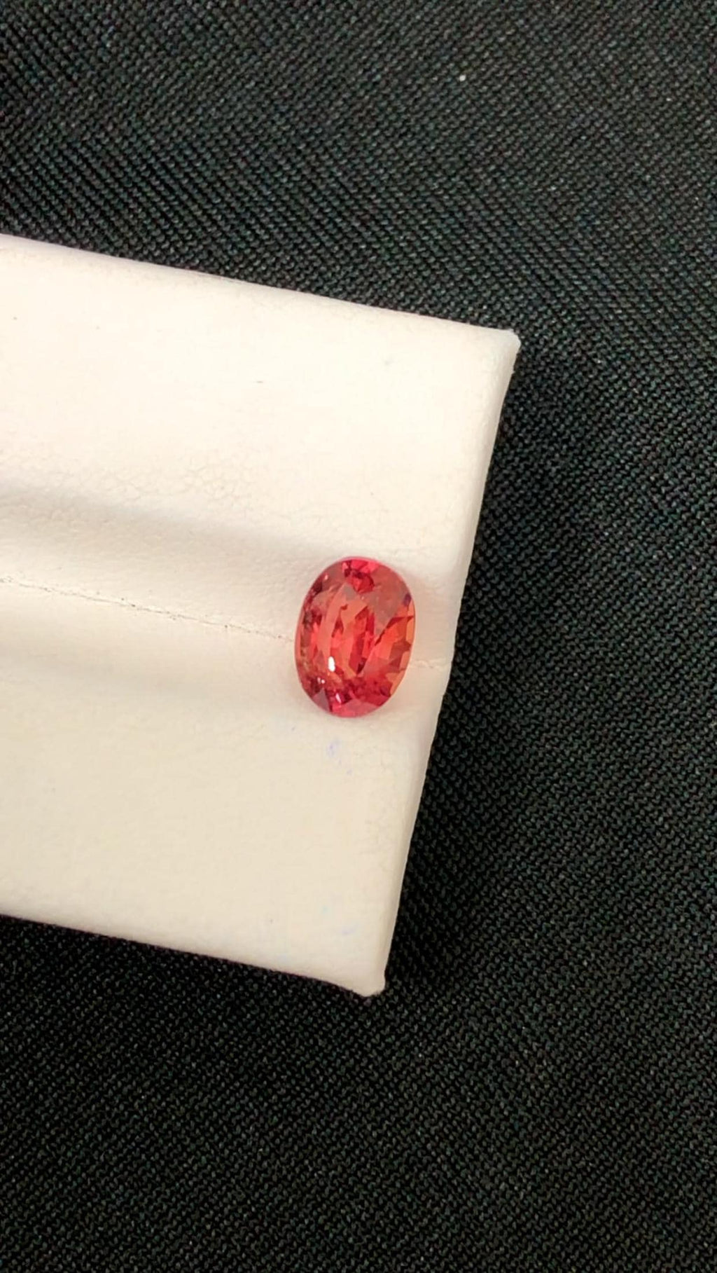 Sunset Padparadscha Sapphire: 1 Carat Oval Gemstone, Sri Lankan Origin