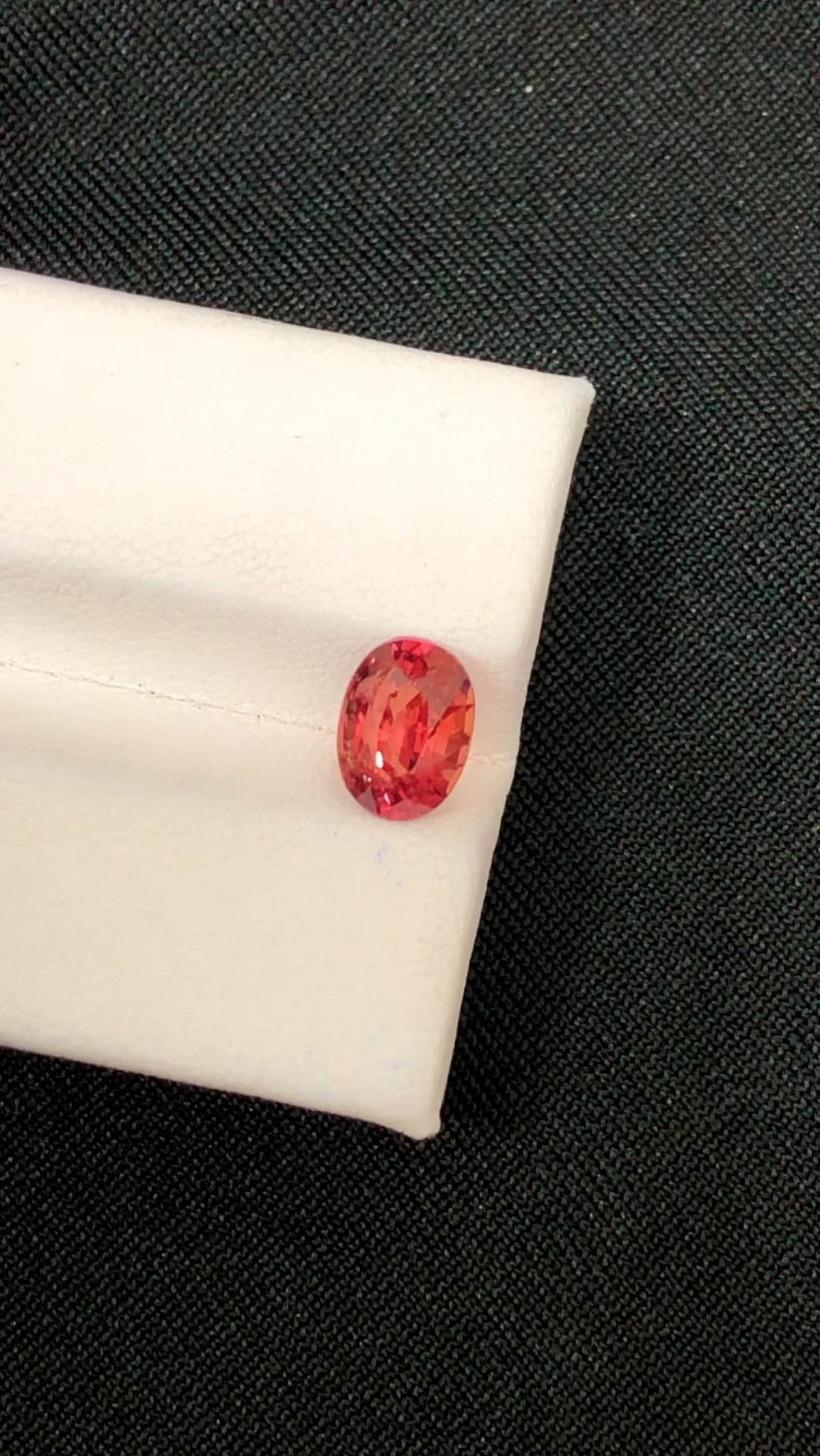 Sunset Padparadscha Sapphire: 1 Carat Oval Gemstone, Sri Lankan Origin