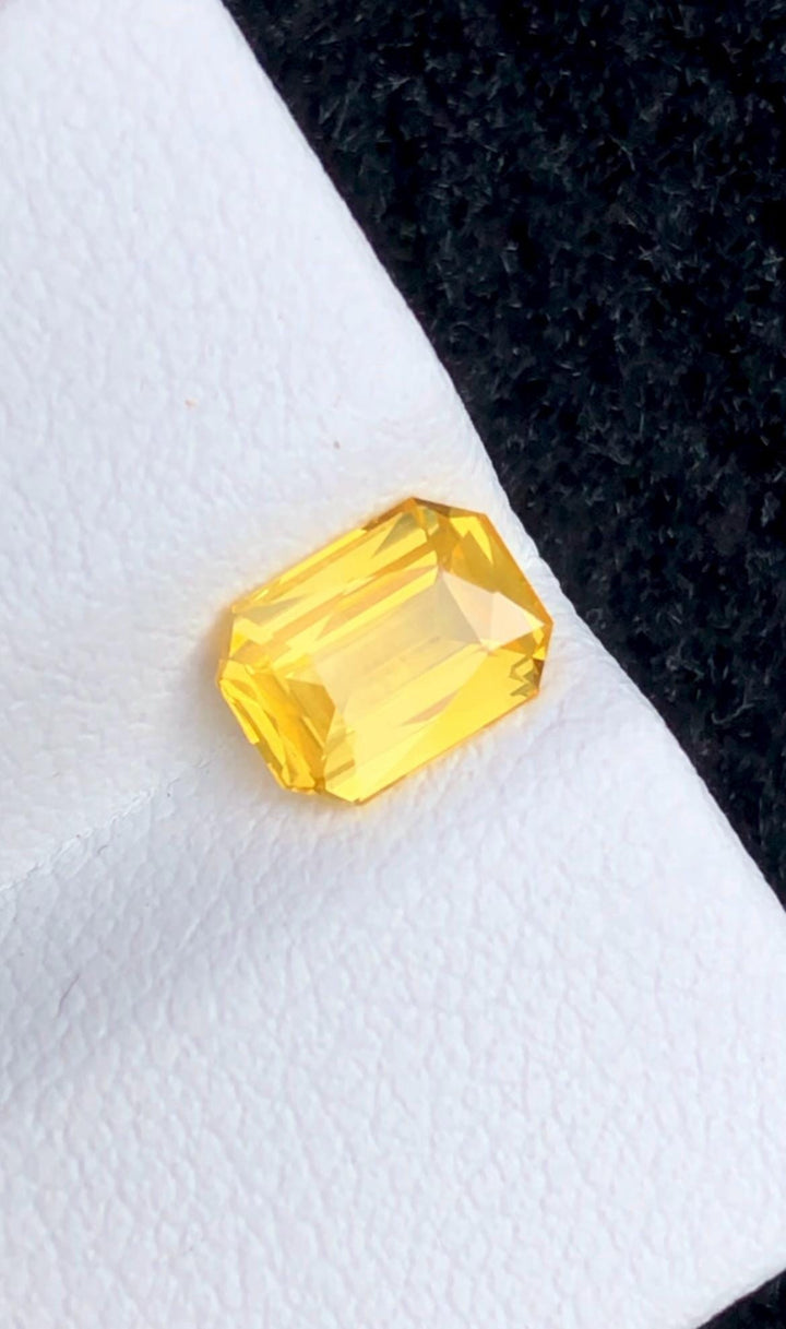 Yellow Sapphire 1.05 ct Octagonal Radiant Cut - Madagascar With Certificate