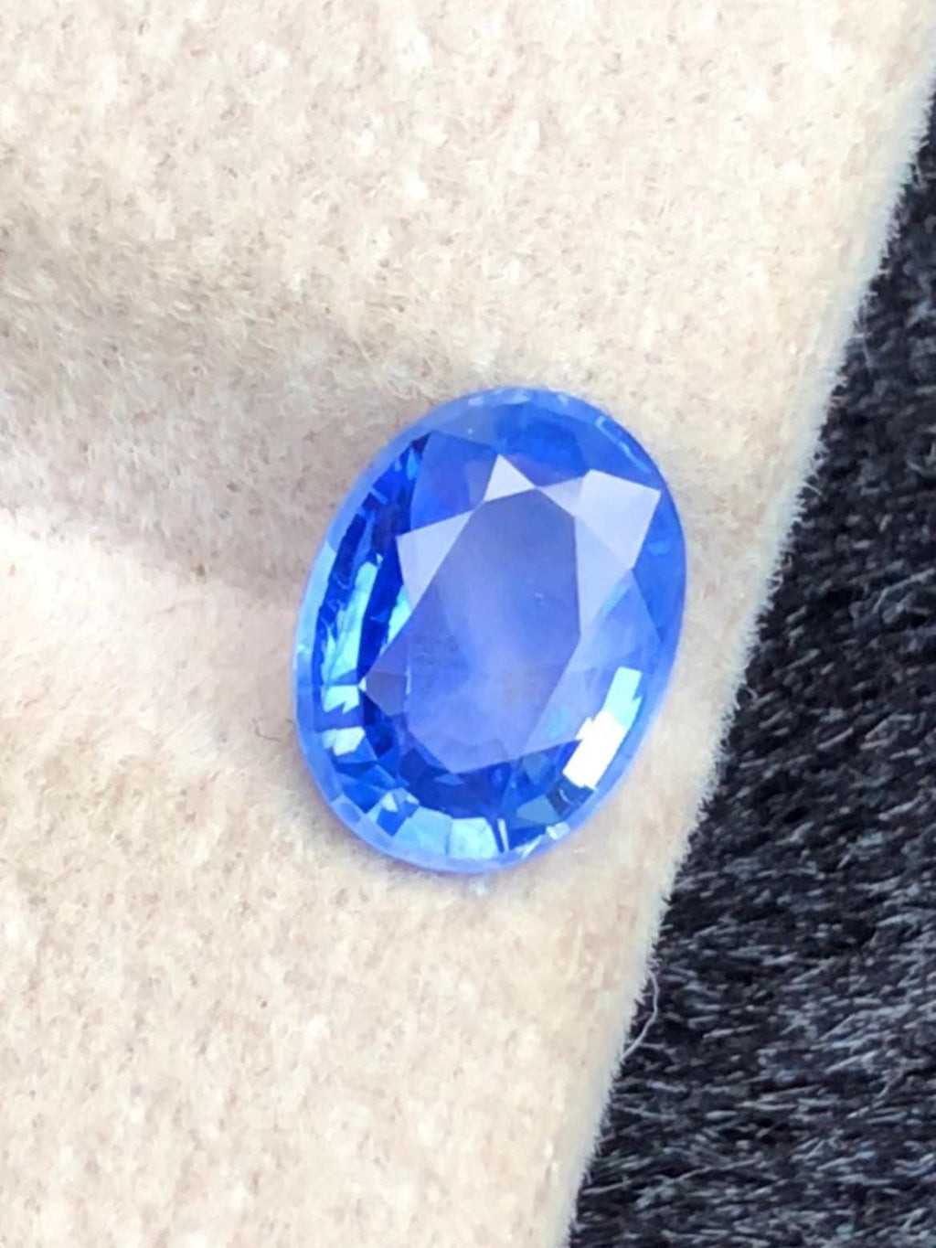 Blue Sapphire 1.31ct Oval Cut • Sri Lanka