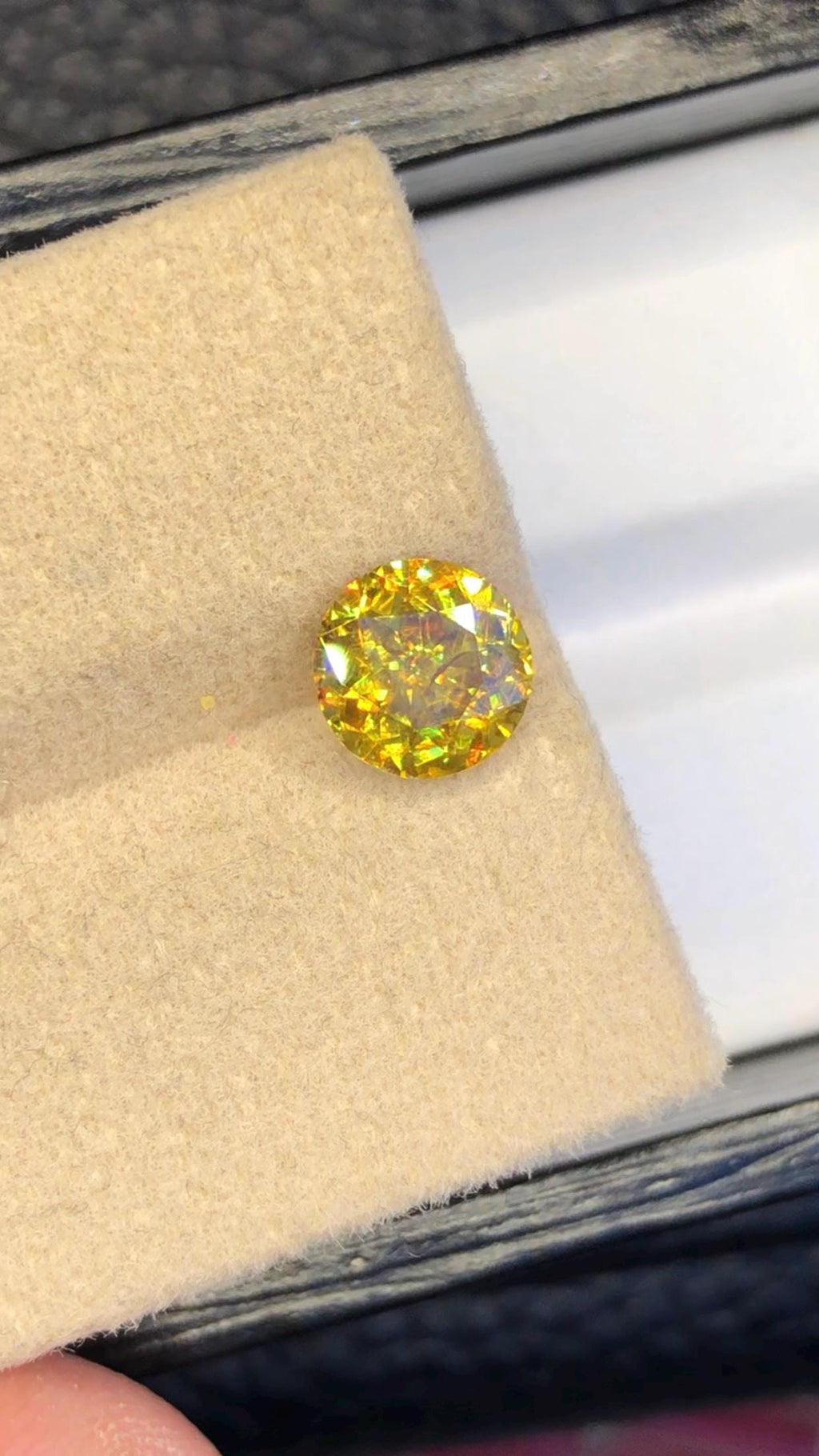 Natural Sphene Gemstone: Round Cut, Fire Titanite (1.35 CT)