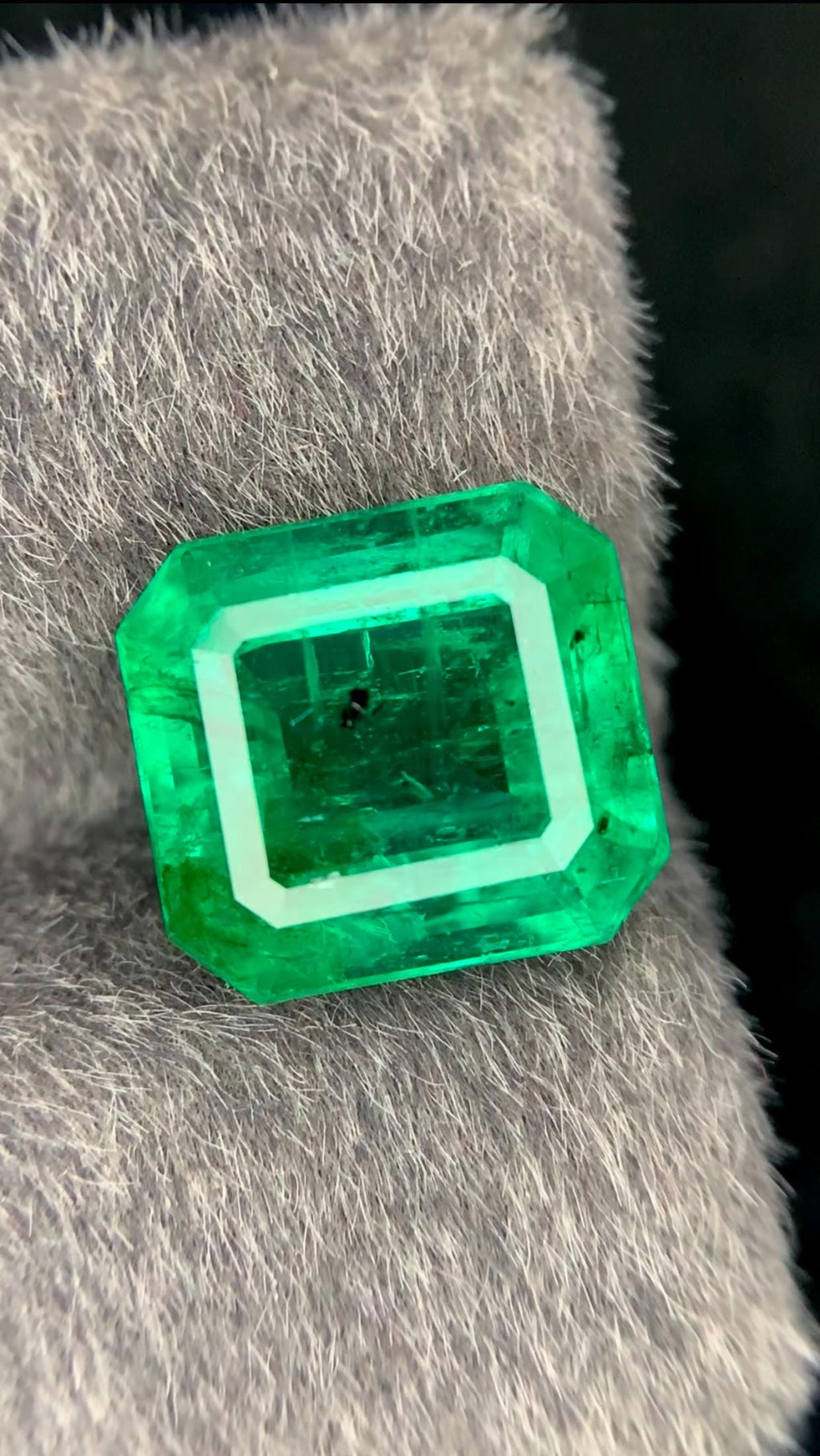 Natural Zambia Emerald Gemstone: Emerald Cut, 5.10 CT (Loose)